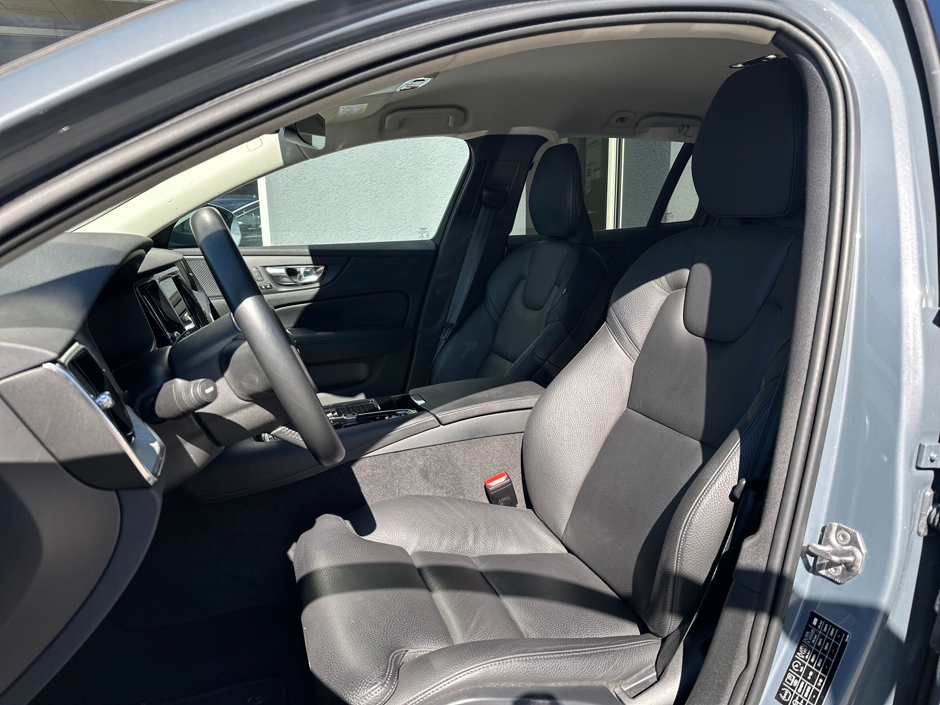 VOLVO V60 T6 eAWD Twin Engine Inscription Geartronic-image-4