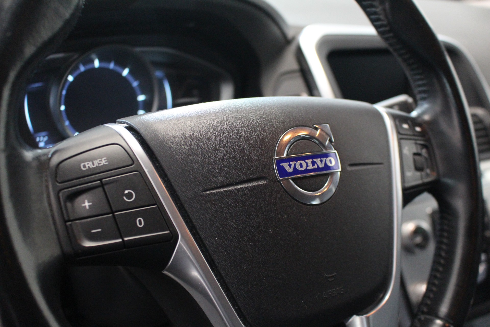 VOLVO XC60 2.4 D4 Ocean Race AWD-image-13