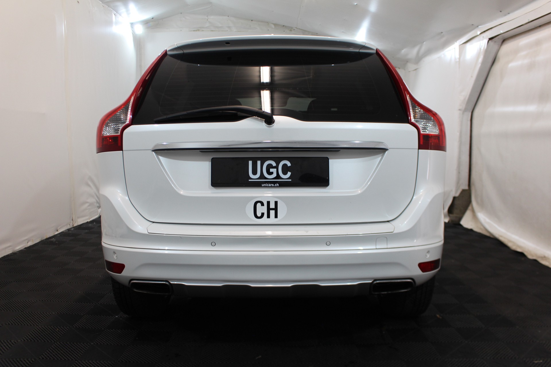 VOLVO XC60 2.4 D4 Ocean Race AWD-image-4