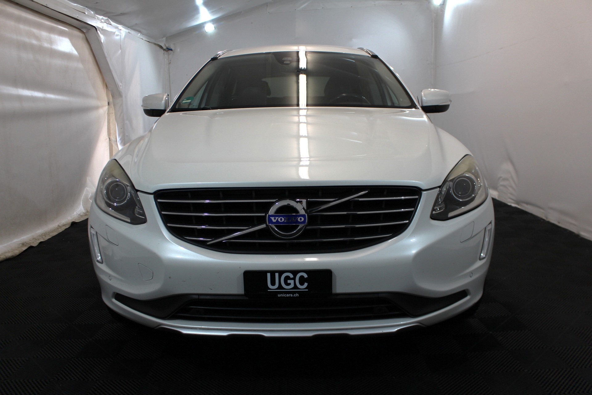 VOLVO XC60 2.4 D4 Ocean Race AWD-image-1