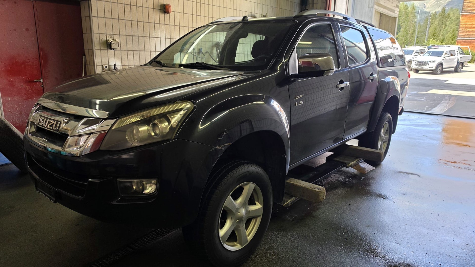 ISUZU D-MAX 2.5 Crew Cab Solar 4x4-image-1