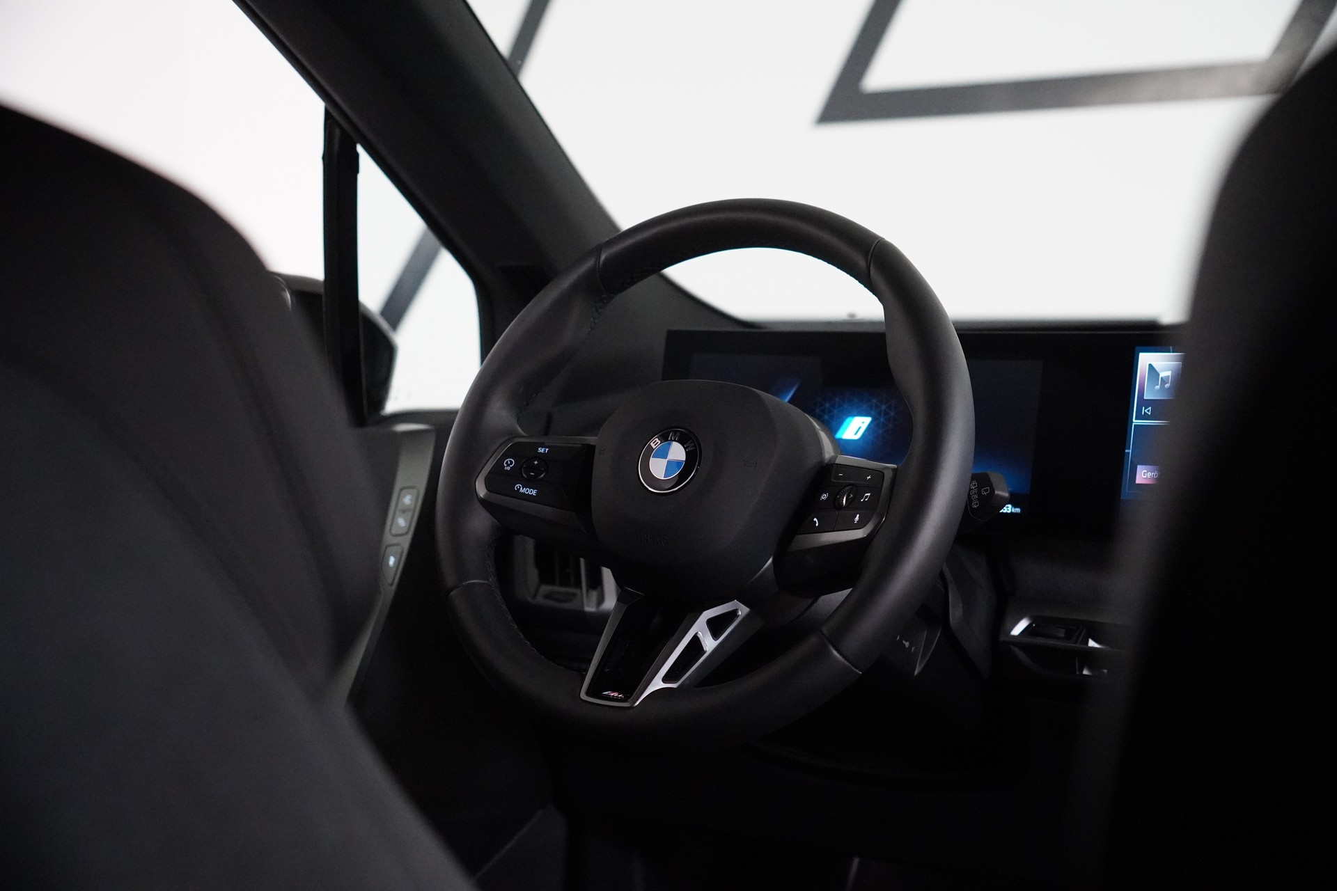 BMW iX xDrive45 M Sport-image-23