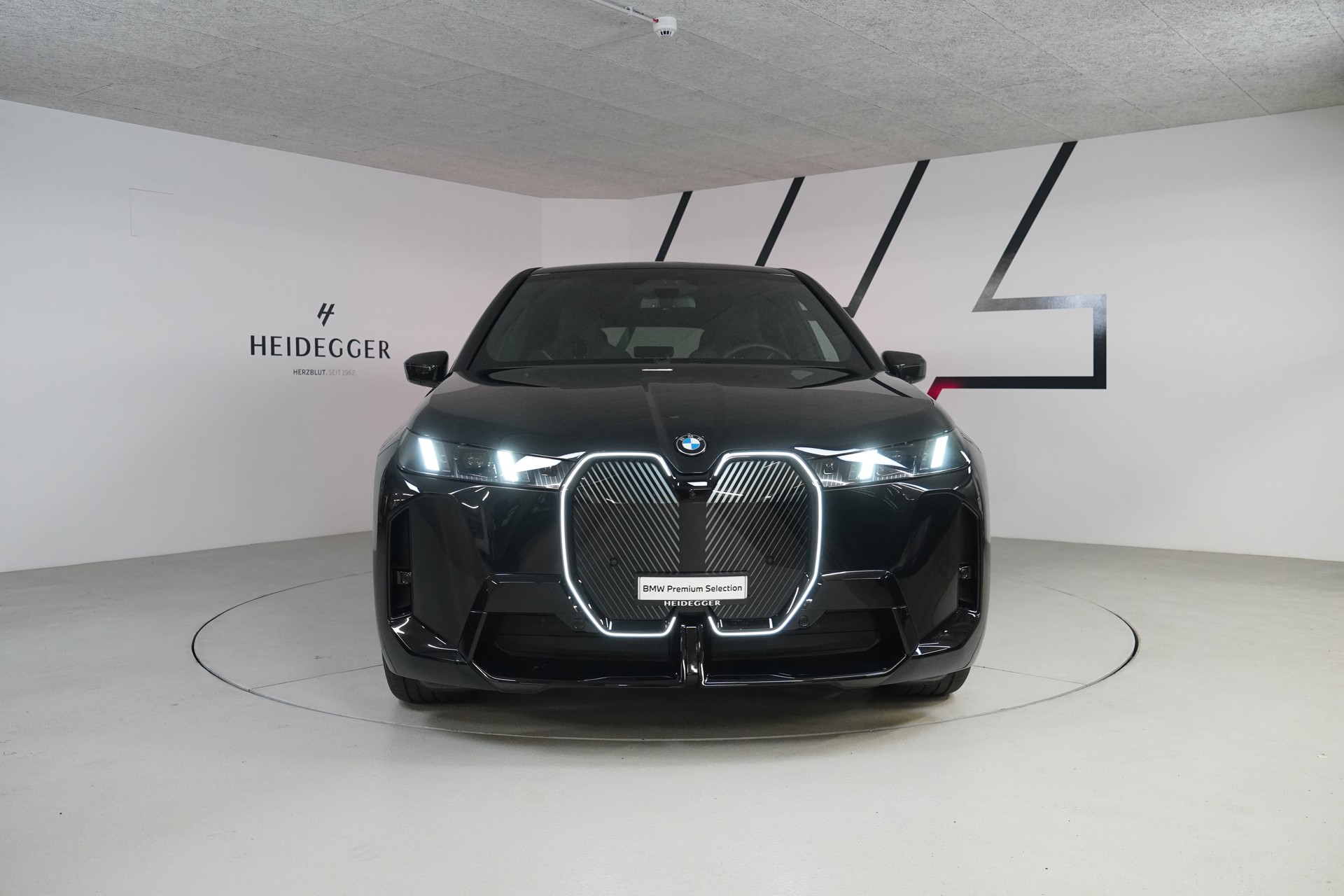 BMW iX xDrive45 M Sport-image-2