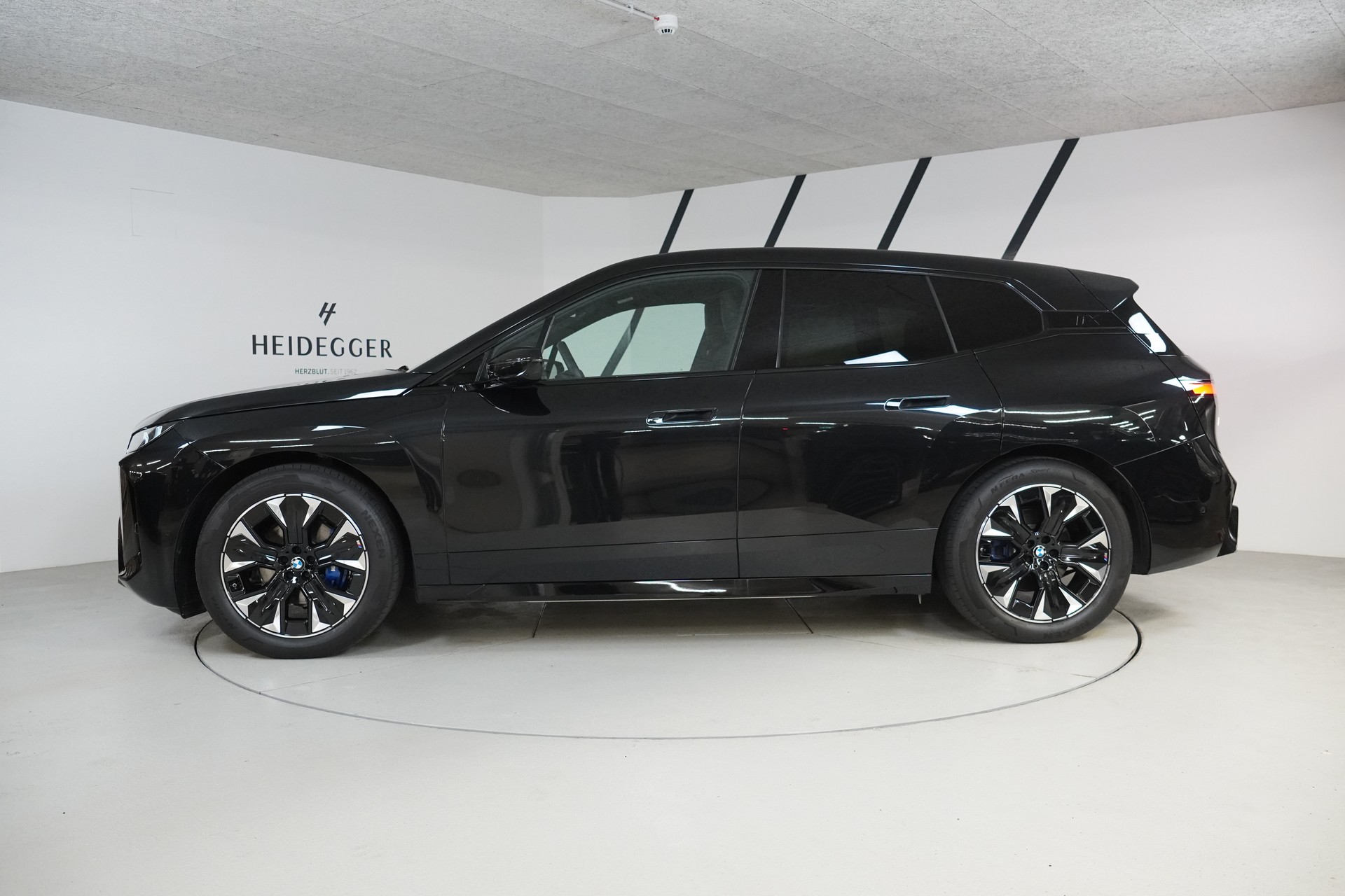 BMW iX xDrive45 M Sport-image-4