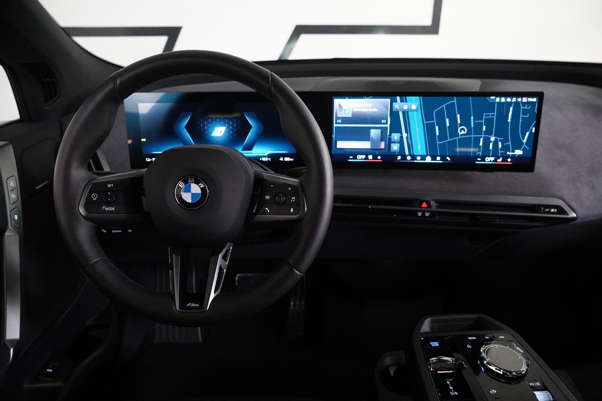 BMW iX xDrive45 M Sport-image-21