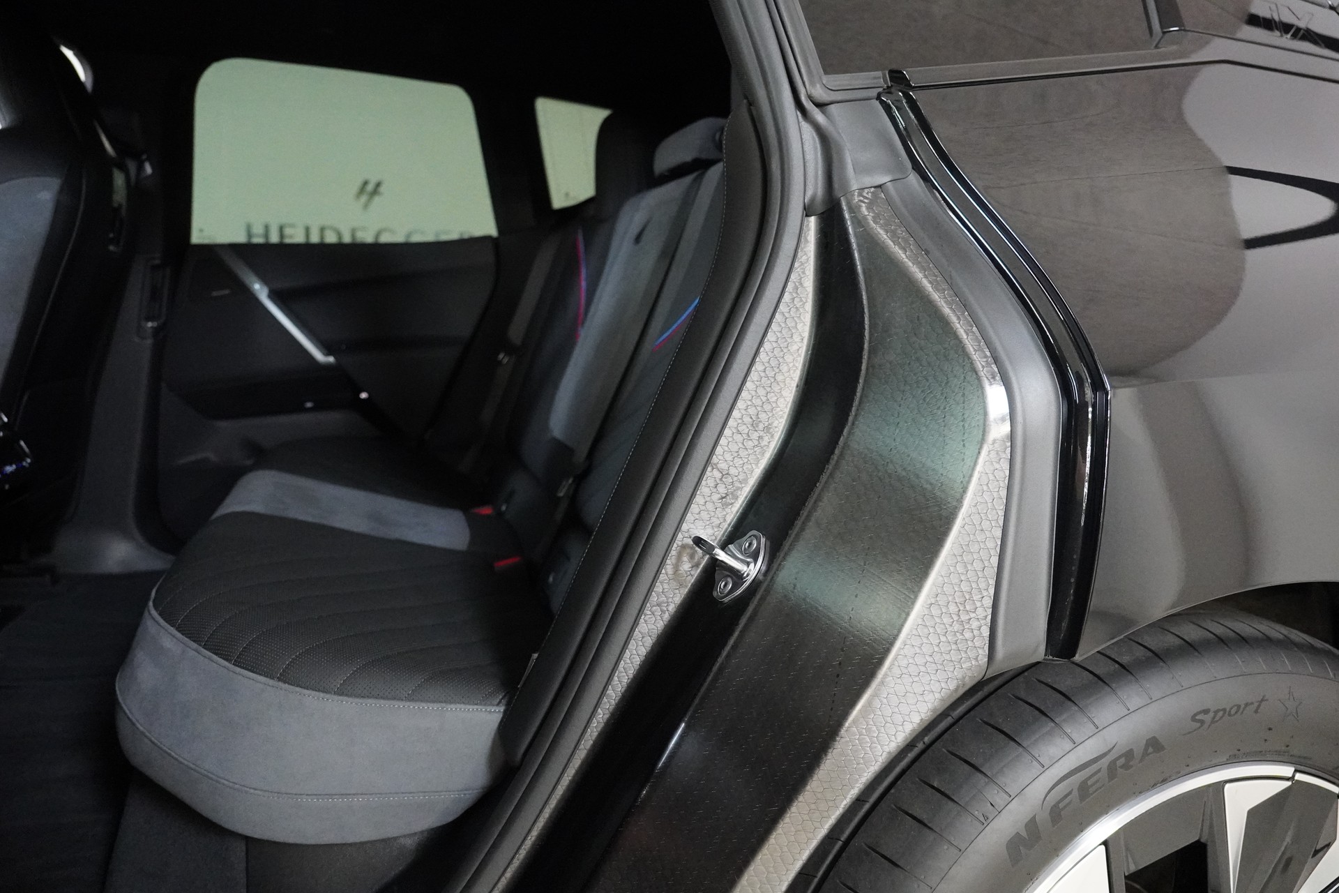 BMW iX xDrive45 M Sport-image-13