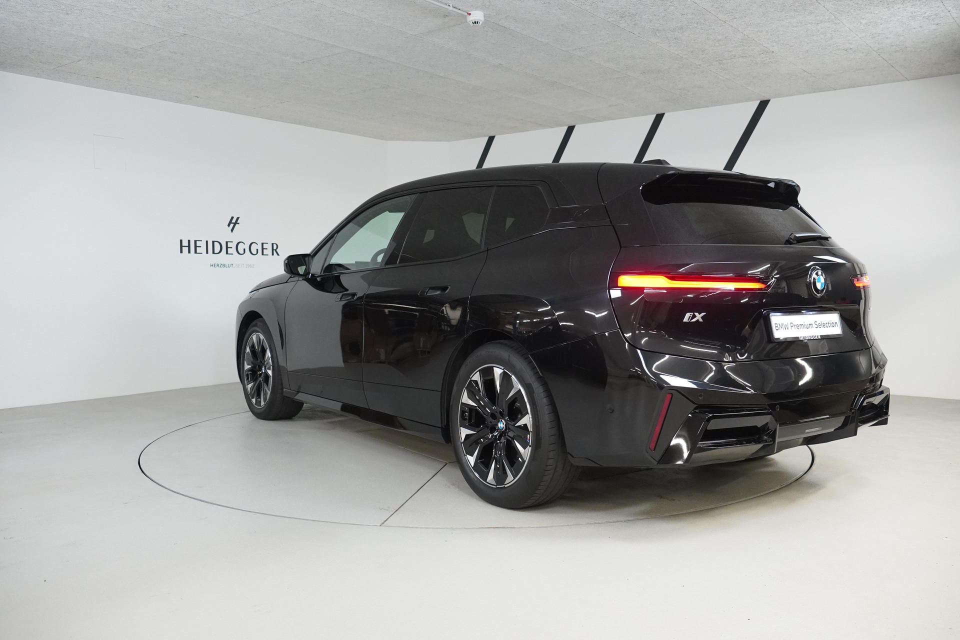 BMW iX xDrive45 M Sport-image-5