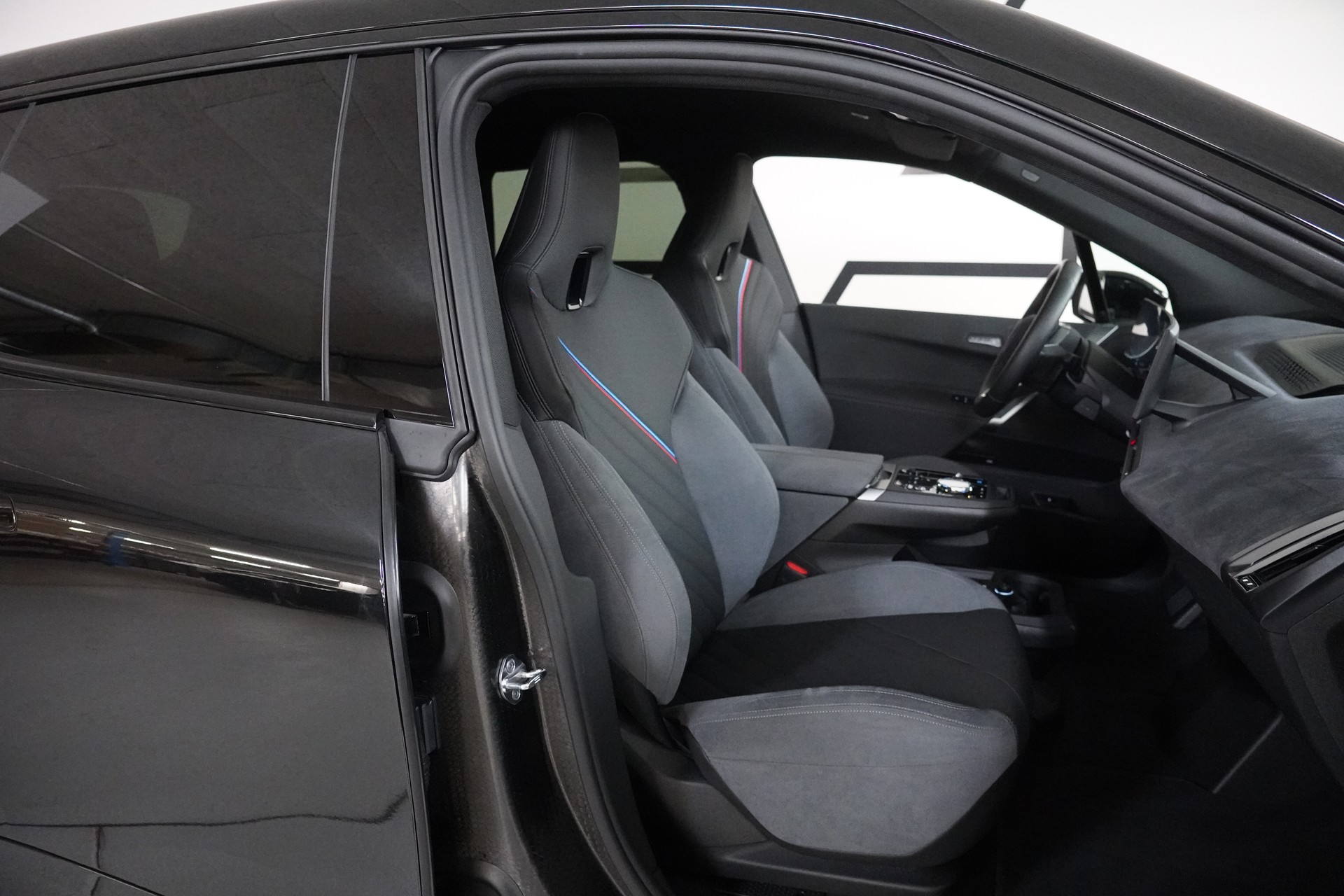 BMW iX xDrive45 M Sport-image-15