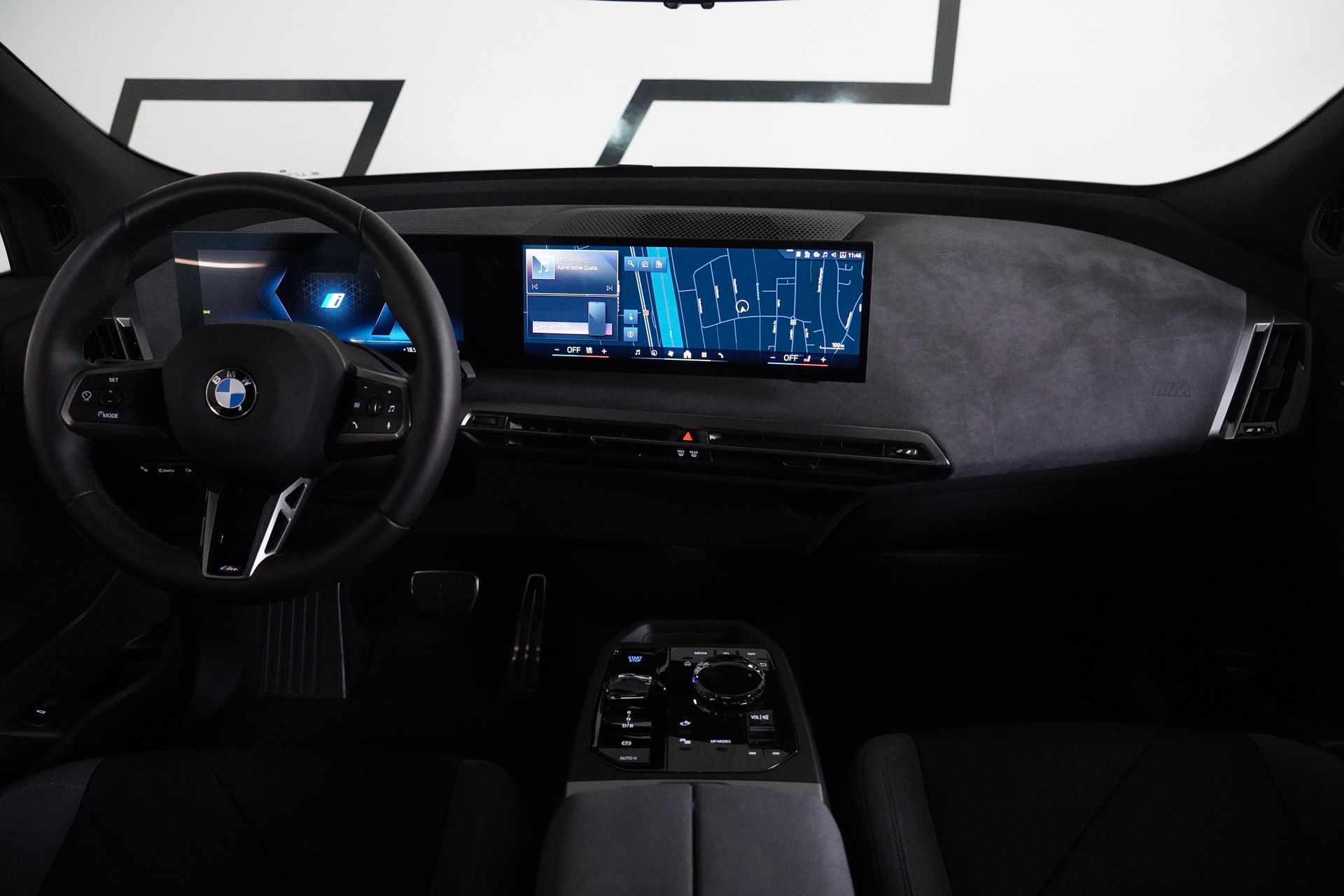 BMW iX xDrive45 M Sport-image-18