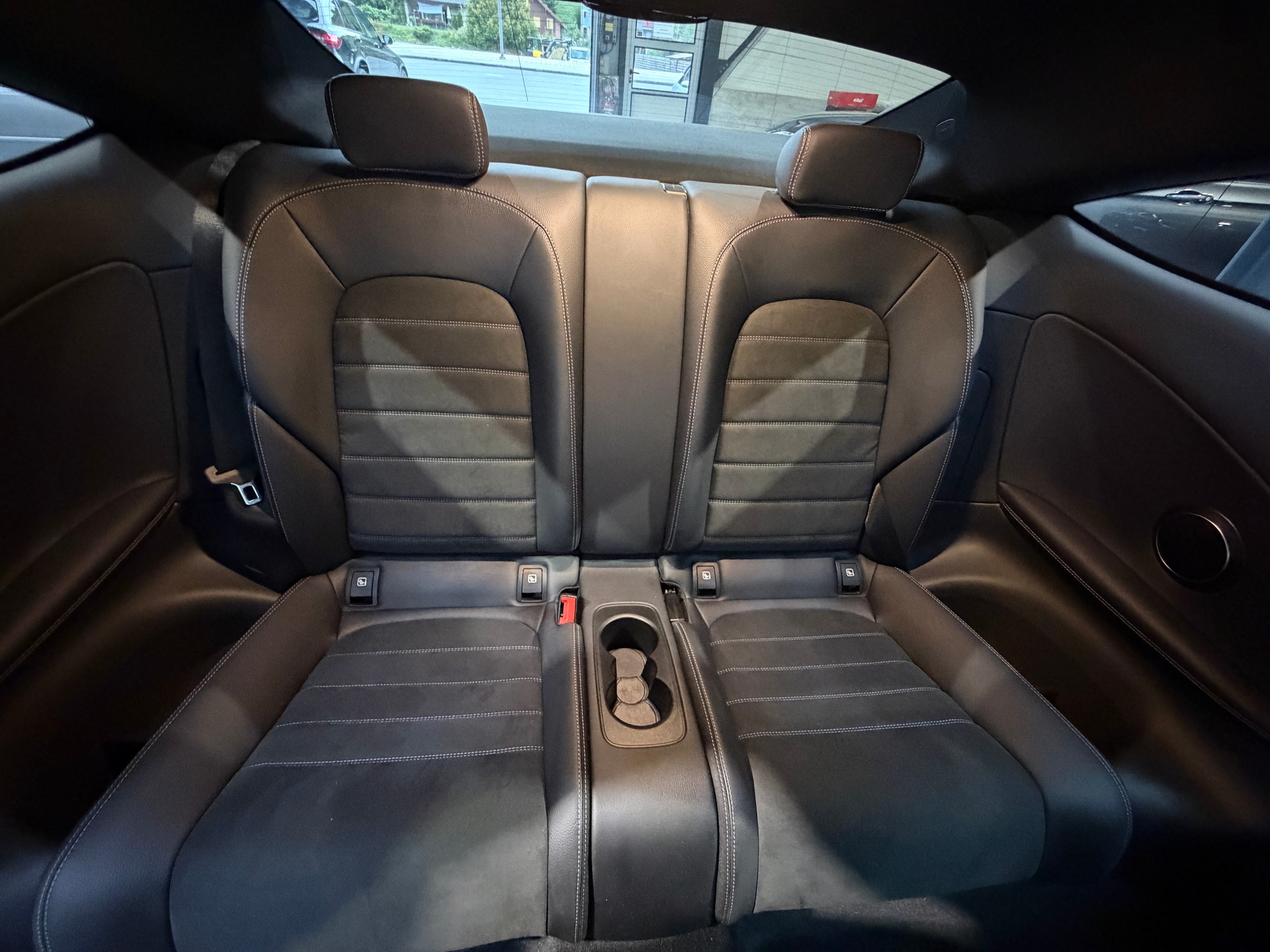 MERCEDES-BENZ C 200 Coupé AMG Line 9G-Tronic-image-12