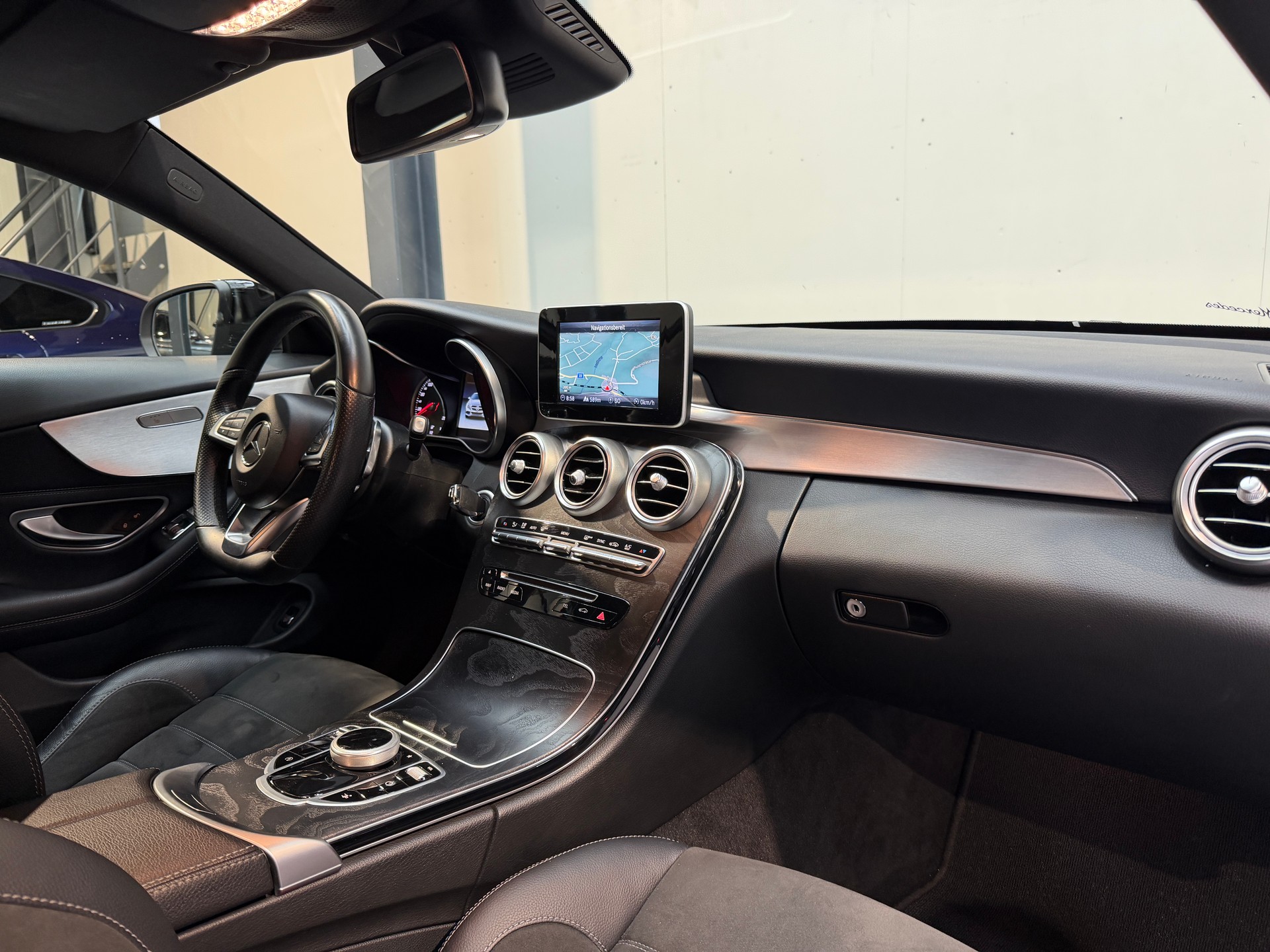 MERCEDES-BENZ C 200 Coupé AMG Line 9G-Tronic-image-9