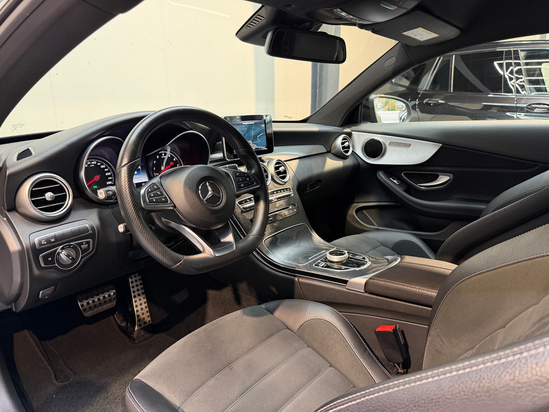MERCEDES-BENZ C 200 Coupé AMG Line 9G-Tronic-image-8
