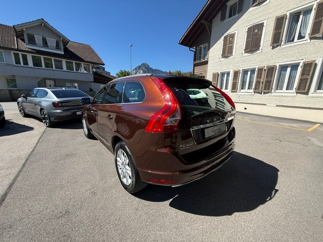 VOLVO XC60 2.4 D4 Summum AWD S/S-image-4