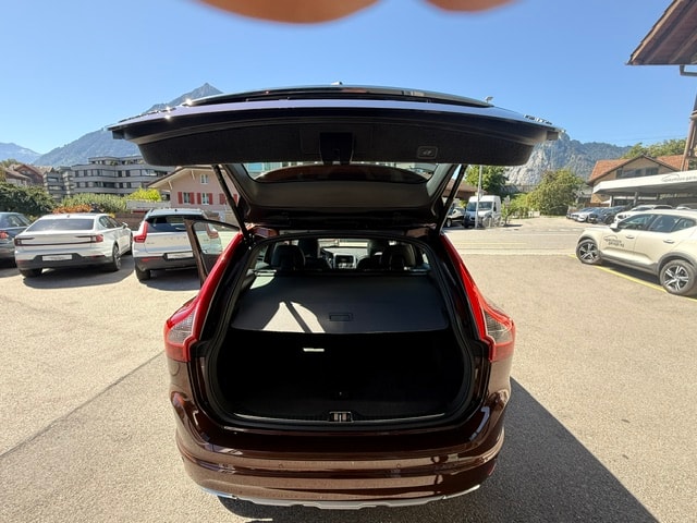 VOLVO XC60 2.4 D4 Summum AWD S/S-image-11