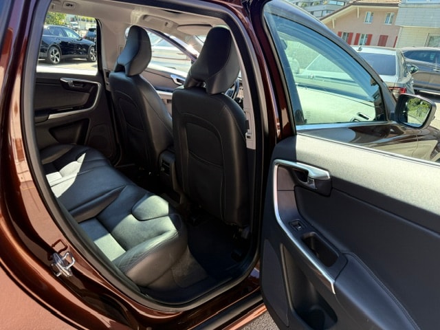 VOLVO XC60 2.4 D4 Summum AWD S/S-image-10