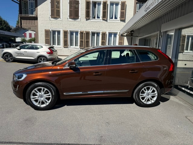 VOLVO XC60 2.4 D4 Summum AWD S/S-image-2