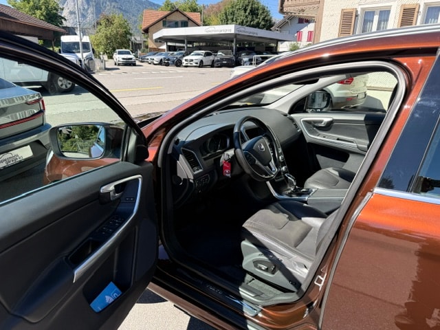VOLVO XC60 2.4 D4 Summum AWD S/S-image-6