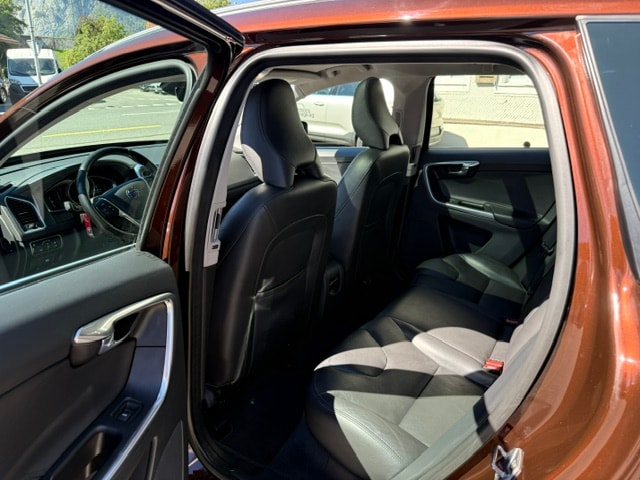 VOLVO XC60 2.4 D4 Summum AWD S/S-image-8