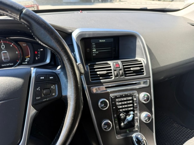 VOLVO XC60 2.4 D4 Summum AWD S/S-image-13