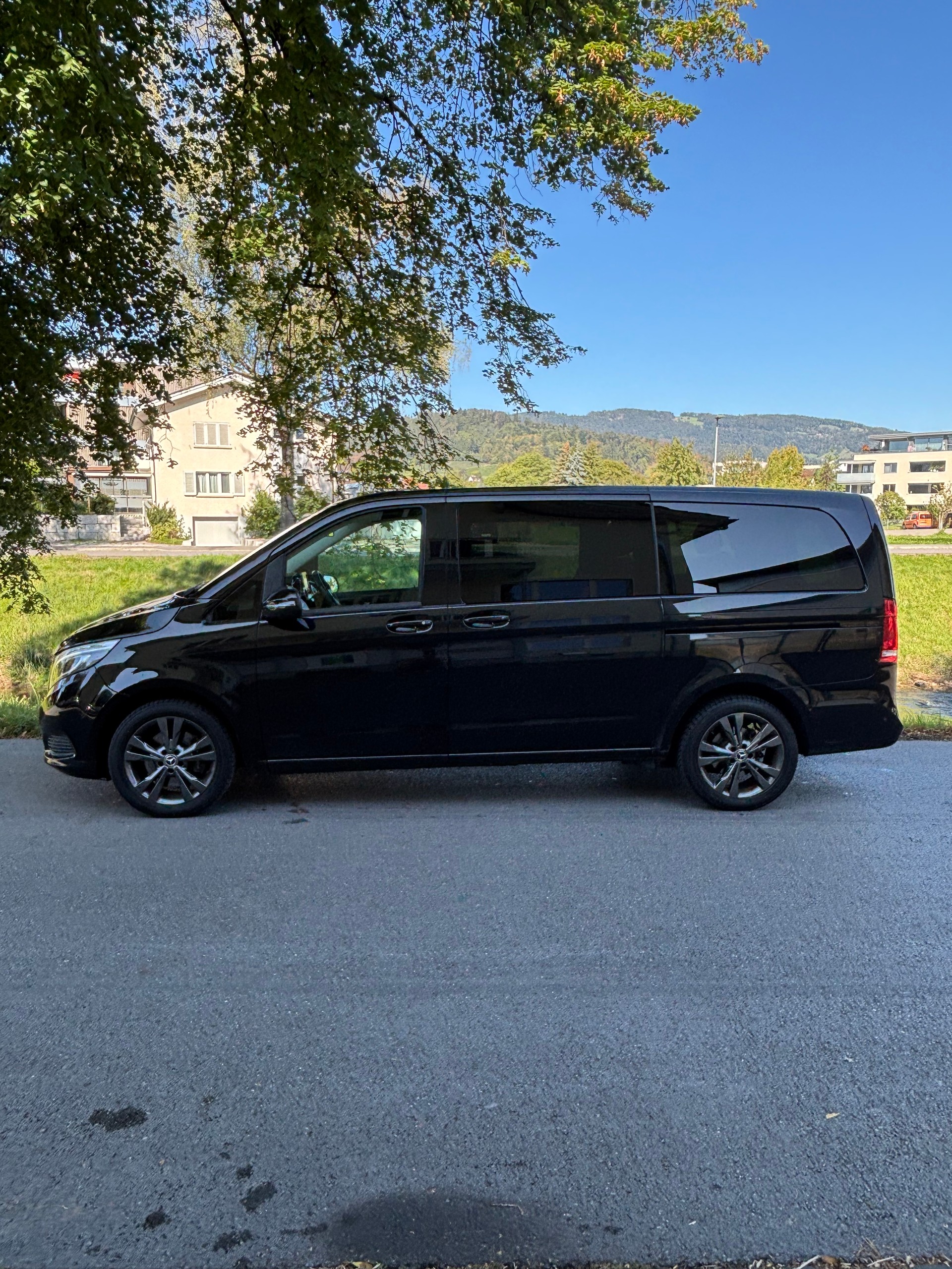 MERCEDES-BENZ V 250 d lang 4Matic 7G-Tronic-image-3