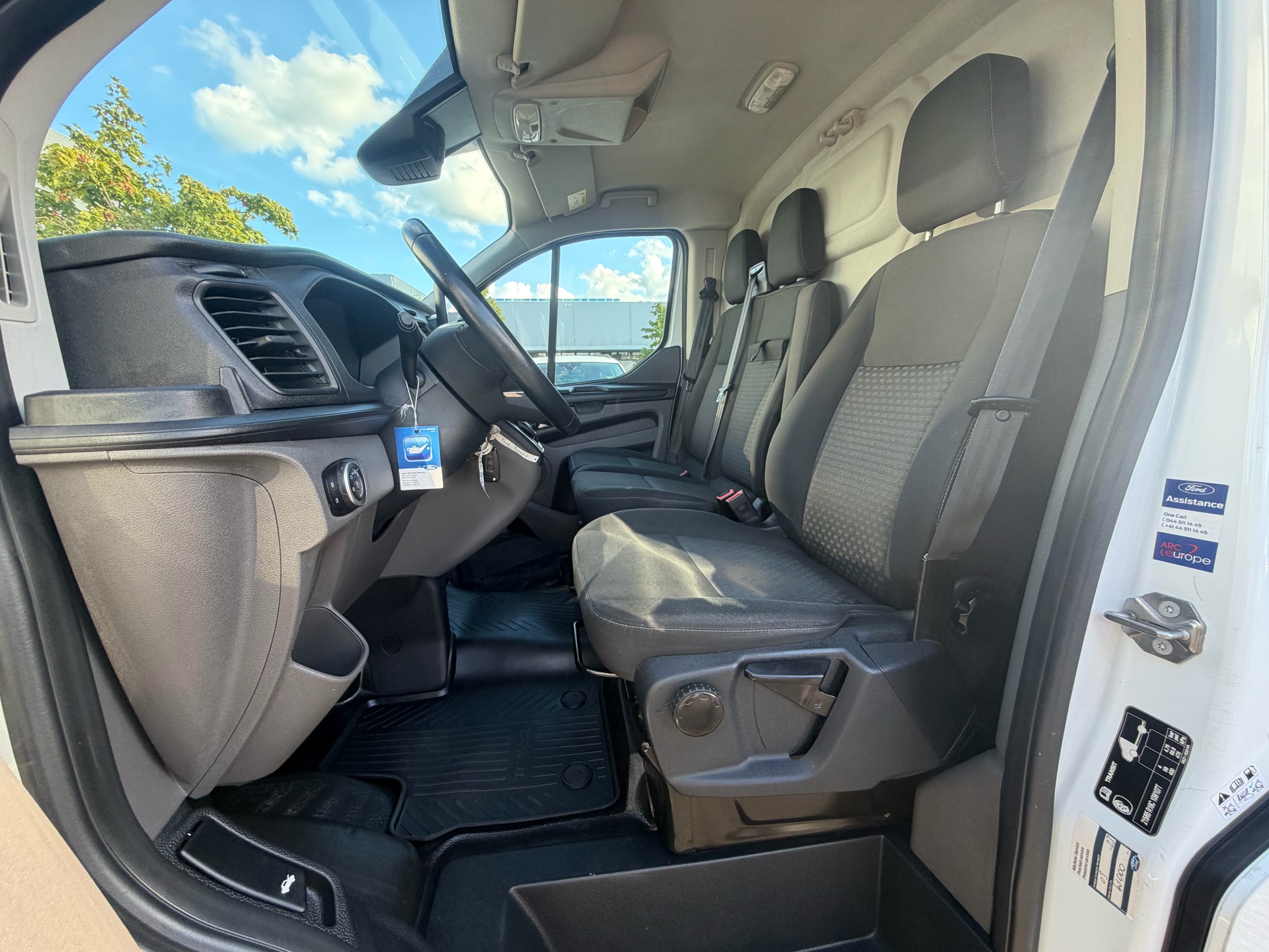 FORD Transit Custom 1.0 Eco Boost 320 L1H1 Trend PHEV-image-8