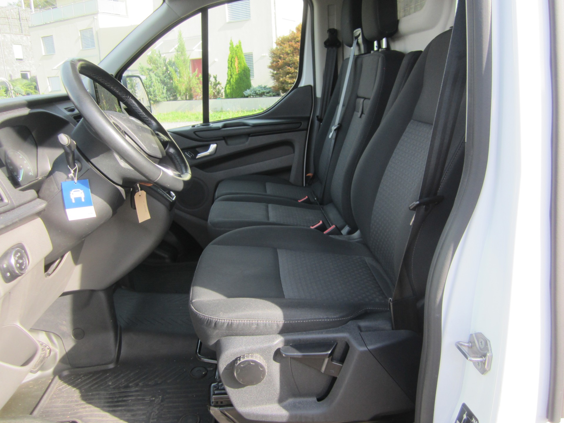 FORD Transit Custom Van 300 L2H1 Trend A-image-11