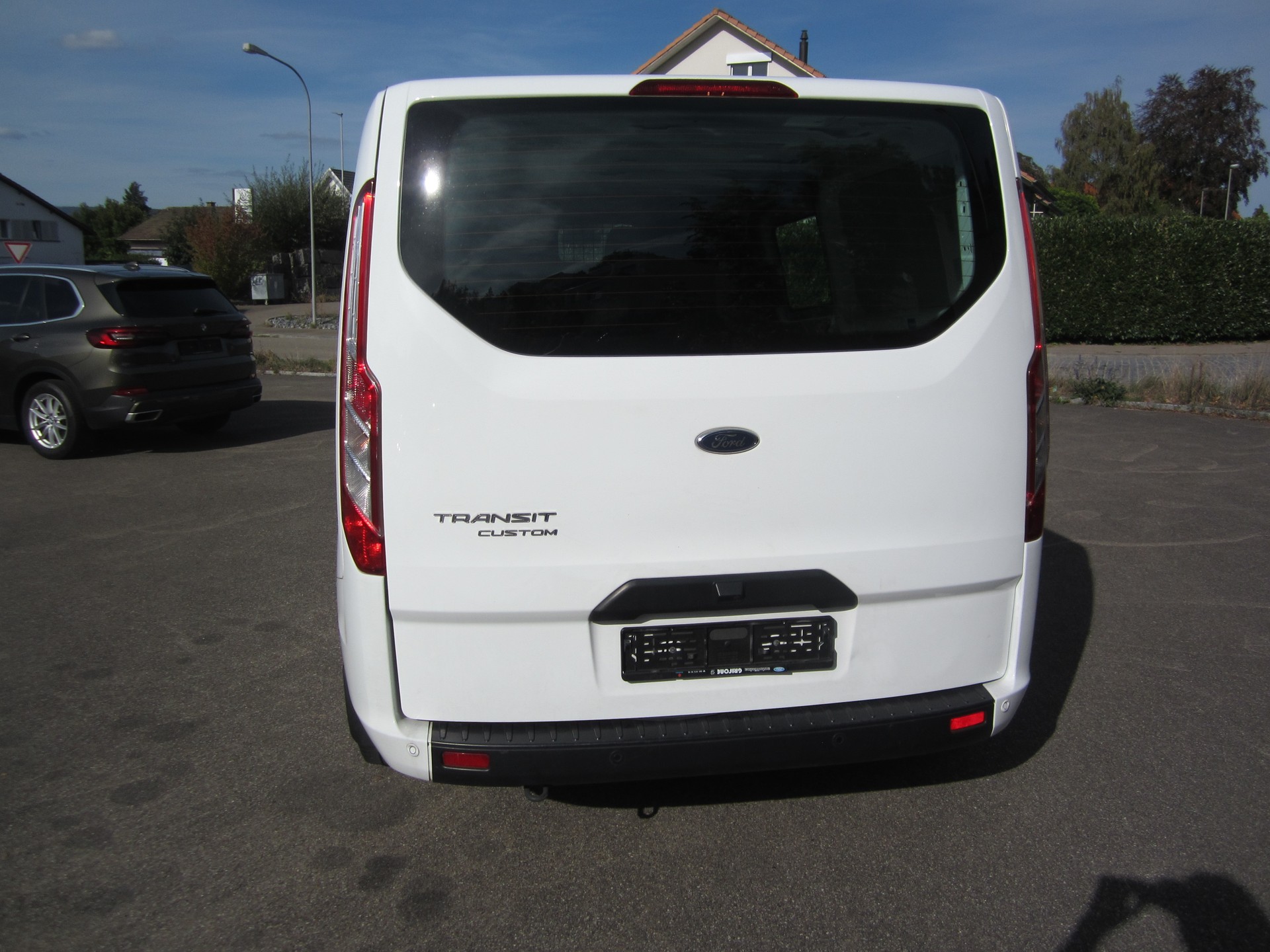 FORD Transit Custom Van 300 L2H1 Trend A-image-3