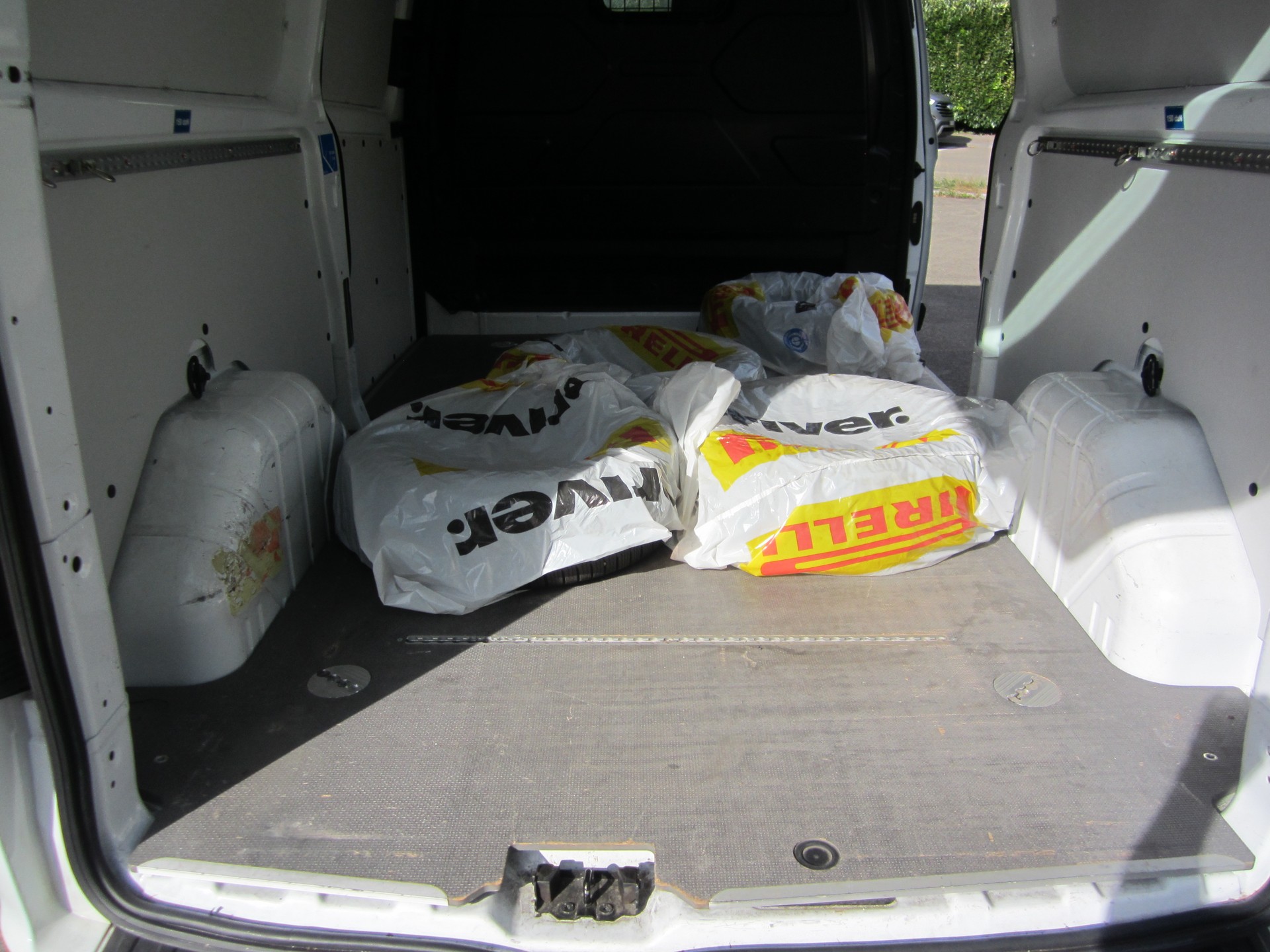 FORD Transit Custom Van 300 L2H1 Trend A-image-9