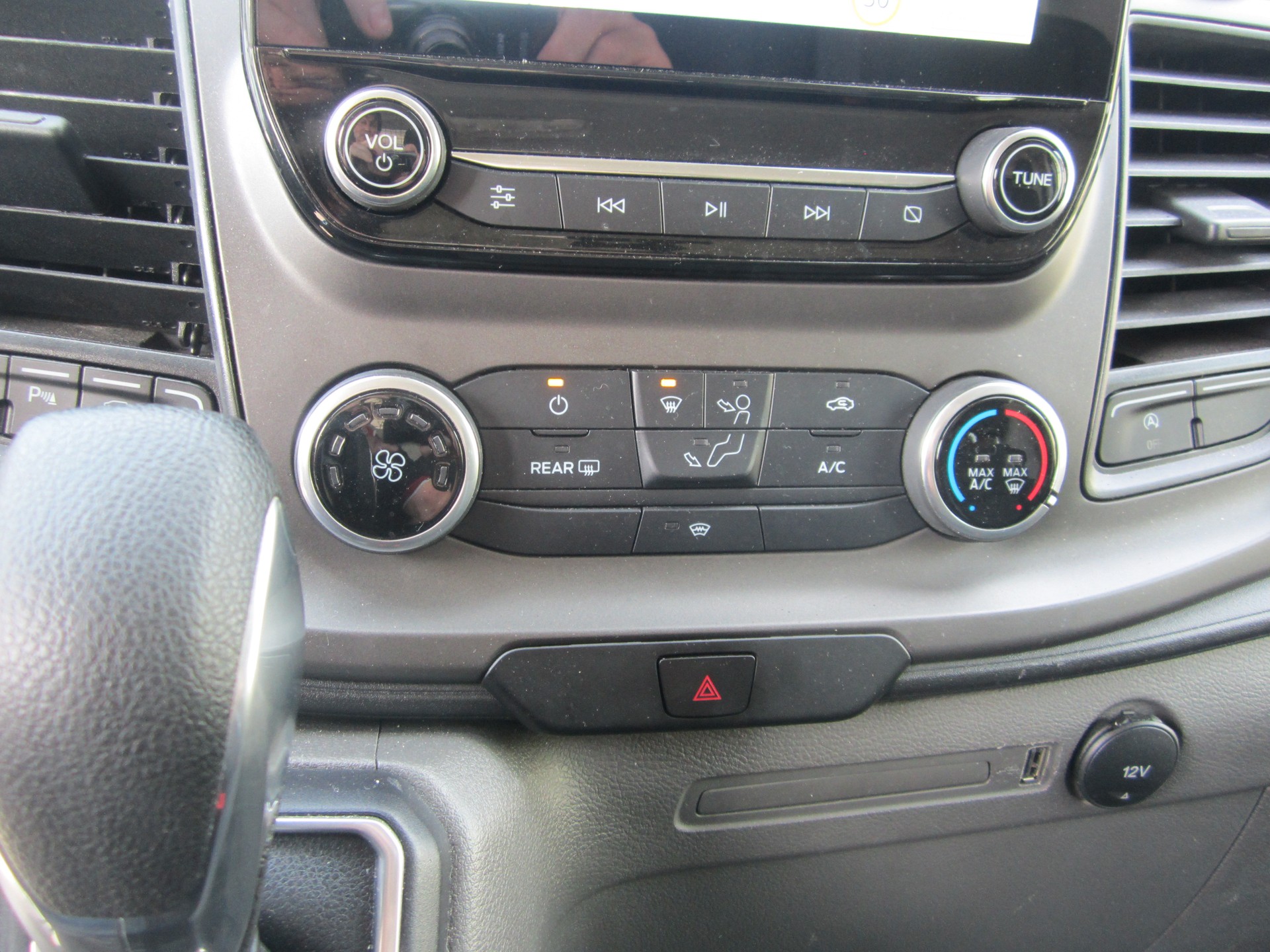 FORD Transit Custom Van 300 L2H1 Trend A-image-8