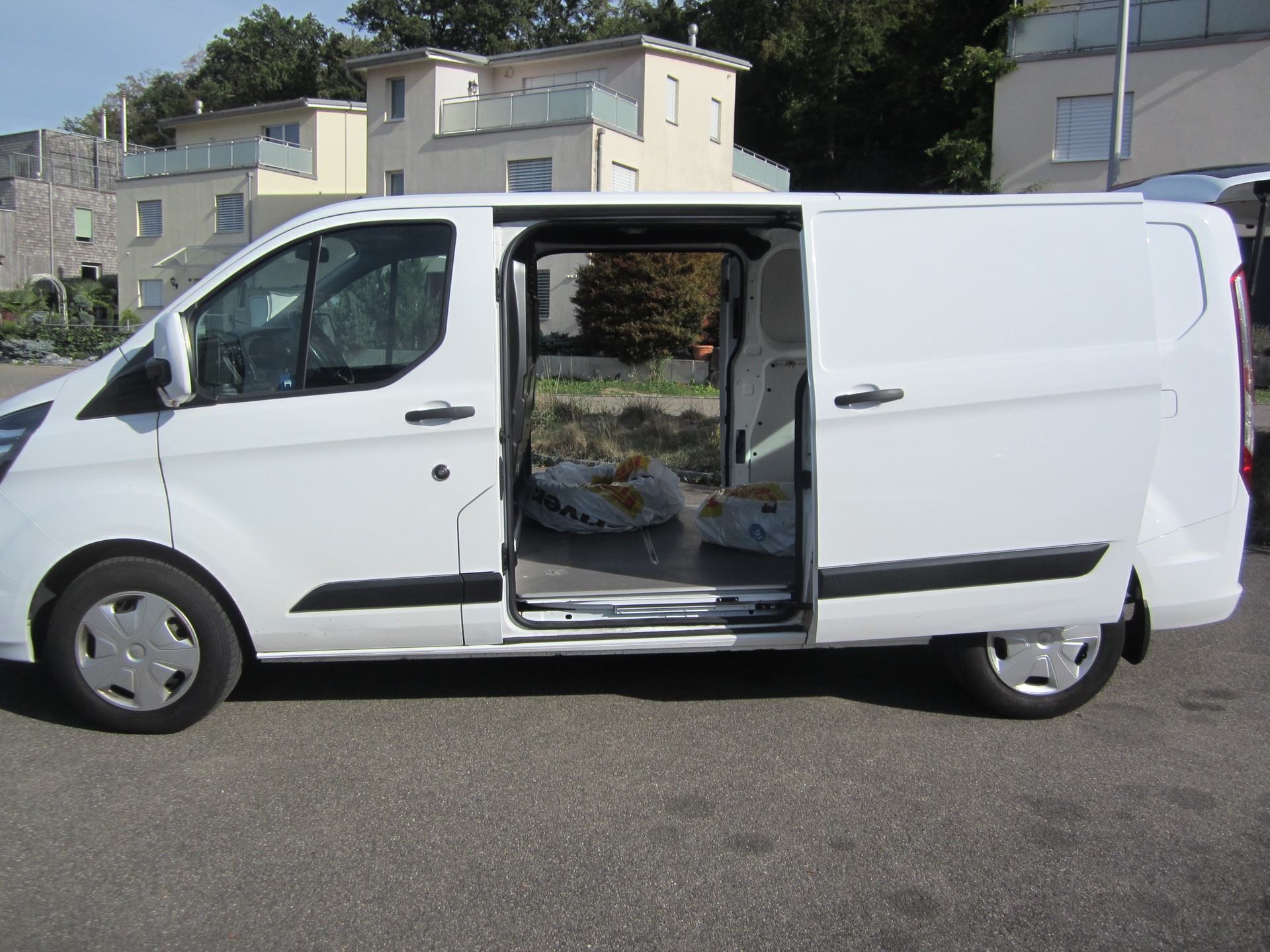 FORD Transit Custom Van 300 L2H1 Trend A-image-6