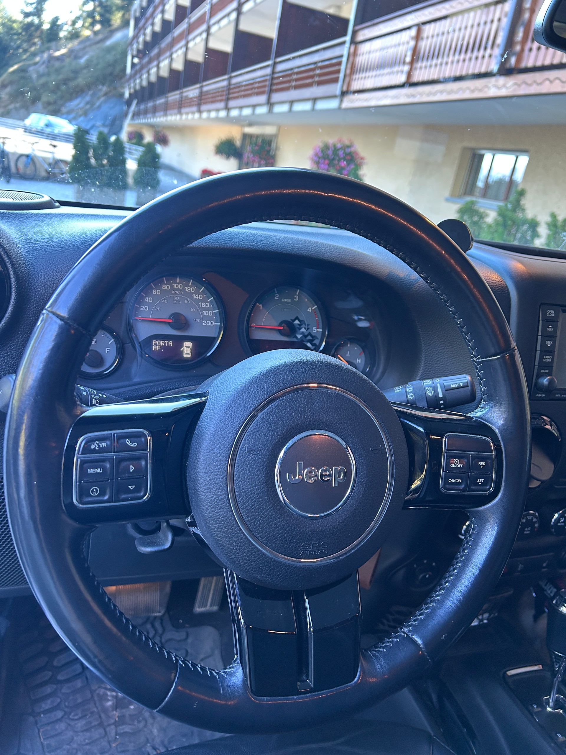 JEEP 2.8 CRD Sahara-image-5