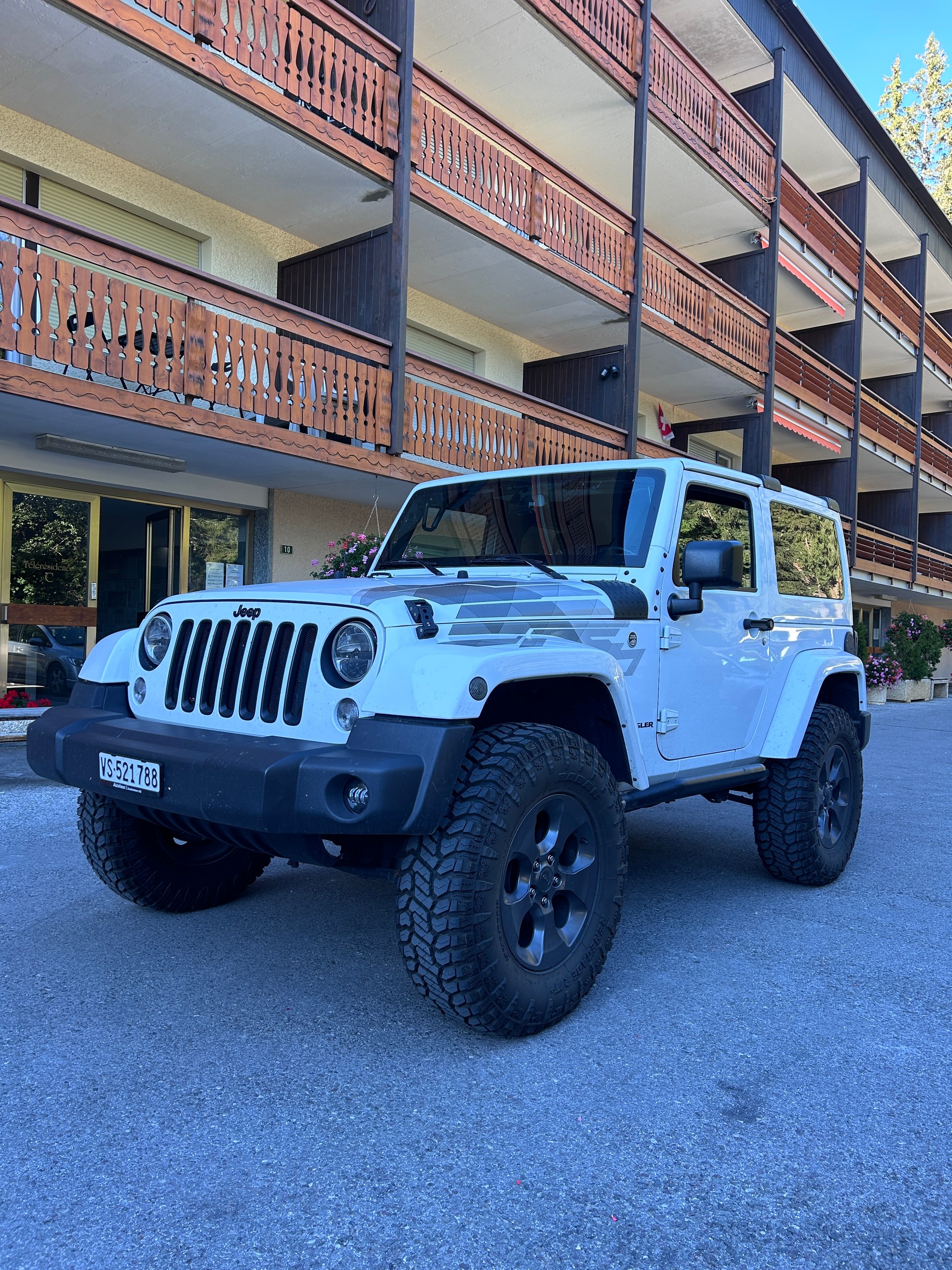 JEEP 2.8 CRD Sahara-image-4