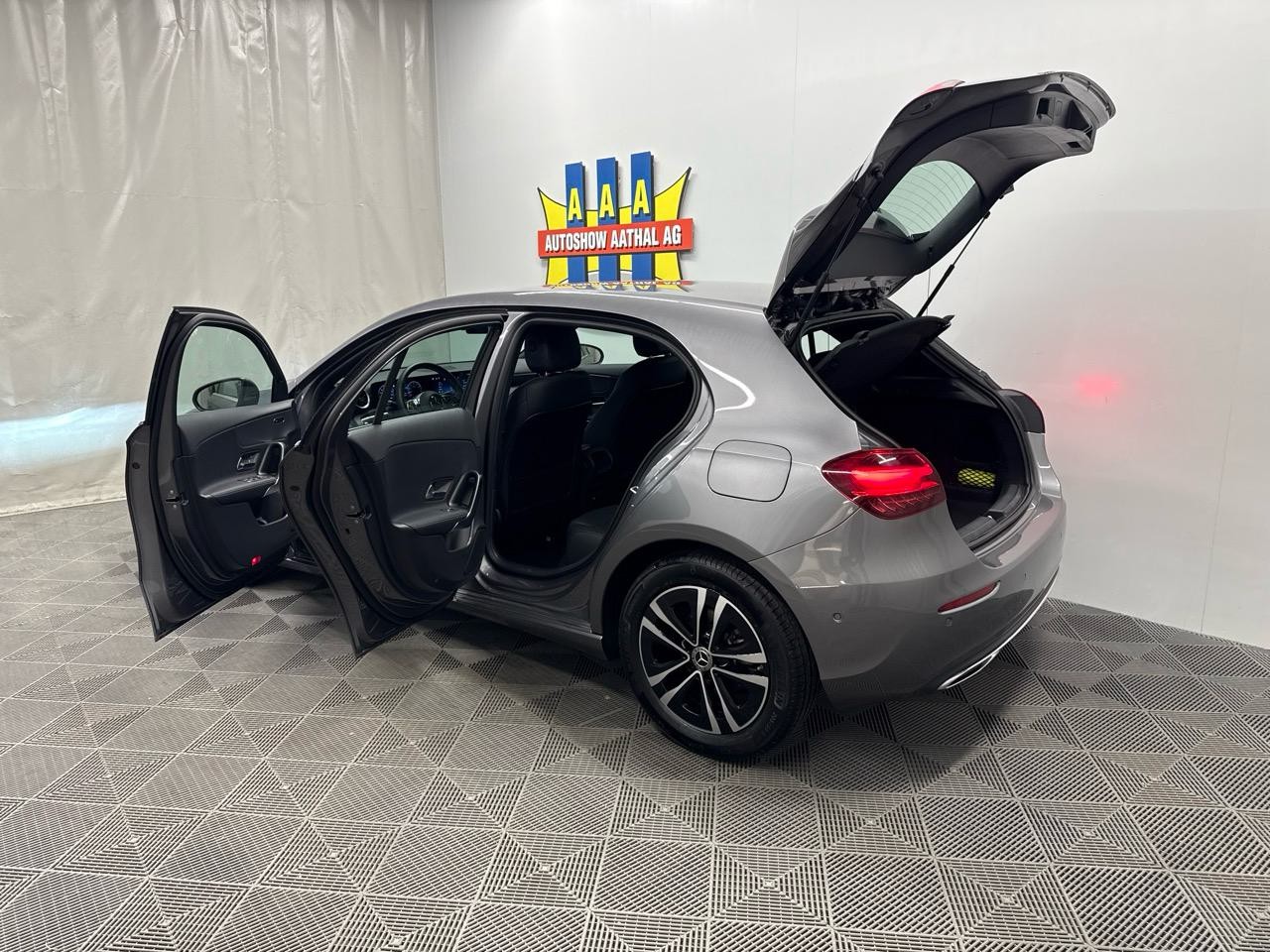 MERCEDES-BENZ A 200 Sportline DCT-image-11