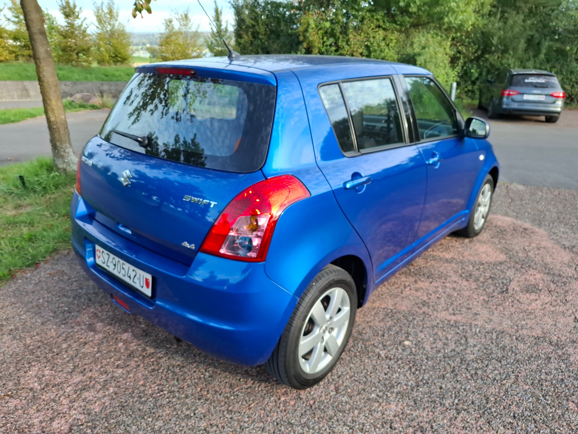 SUZUKI Swift 1.3i 16V GL Top Piz Sulai LE 4x4-image-5