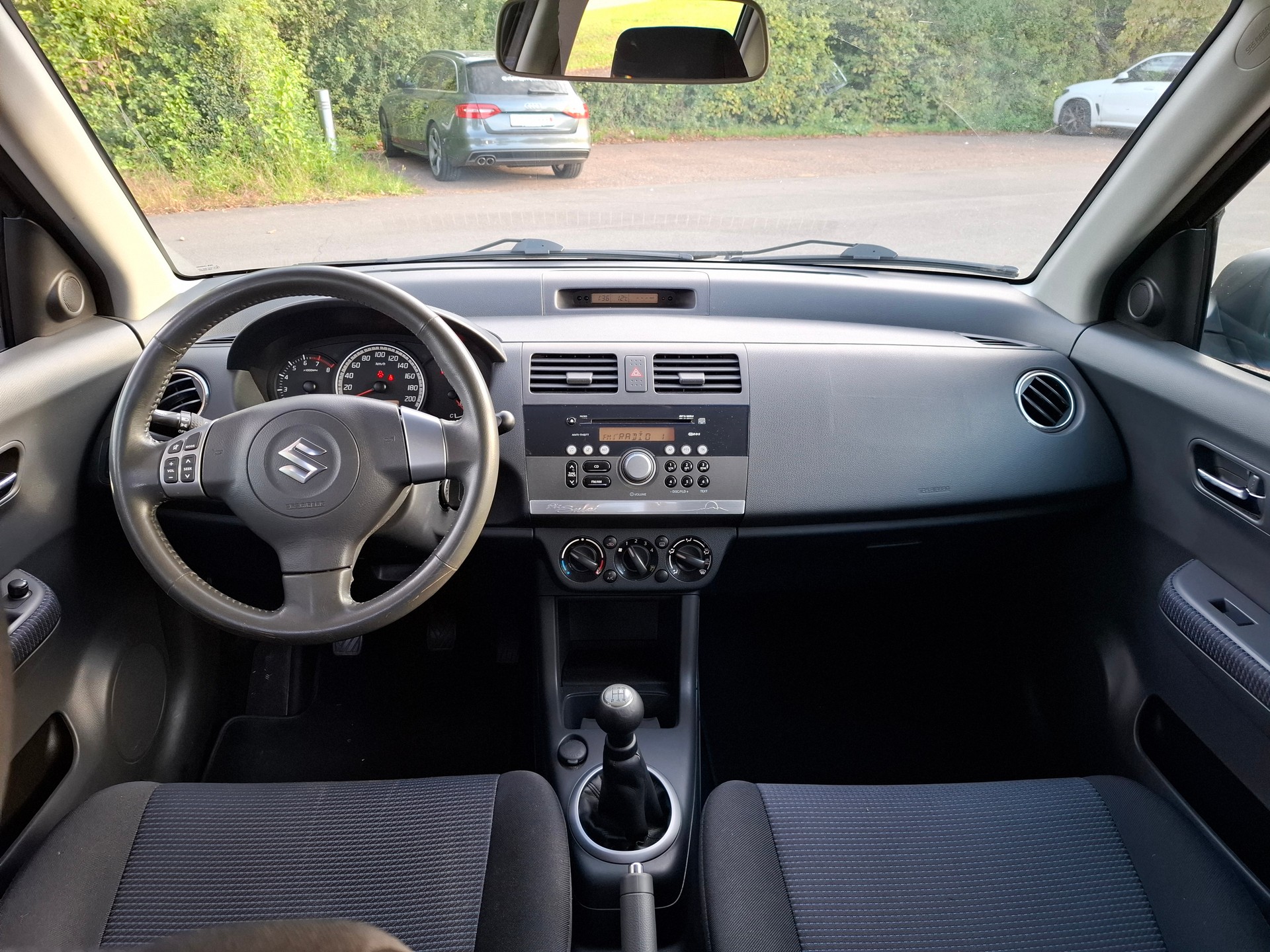 SUZUKI Swift 1.3i 16V GL Top Piz Sulai LE 4x4-image-9
