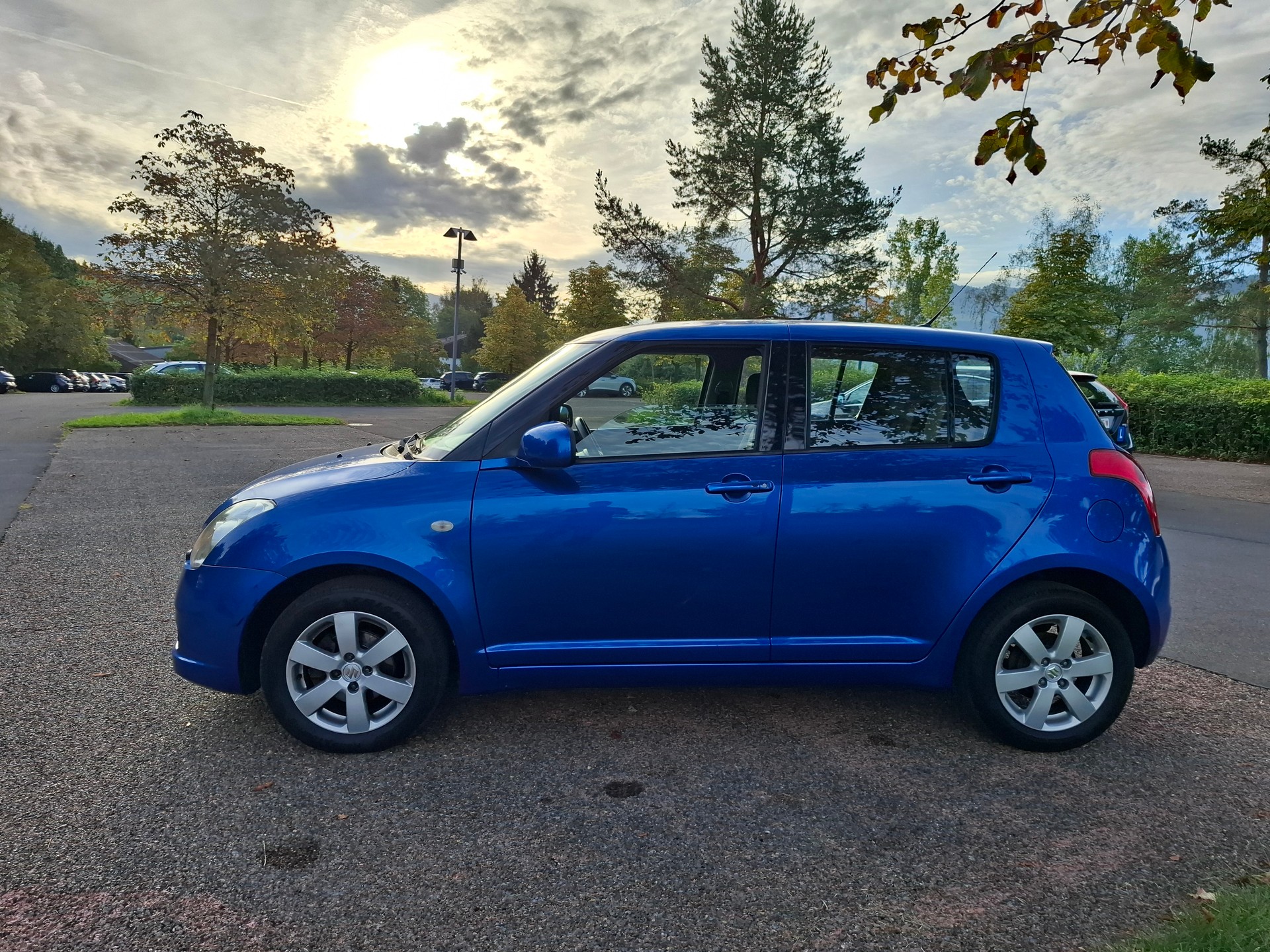 SUZUKI Swift 1.3i 16V GL Top Piz Sulai LE 4x4-image-3