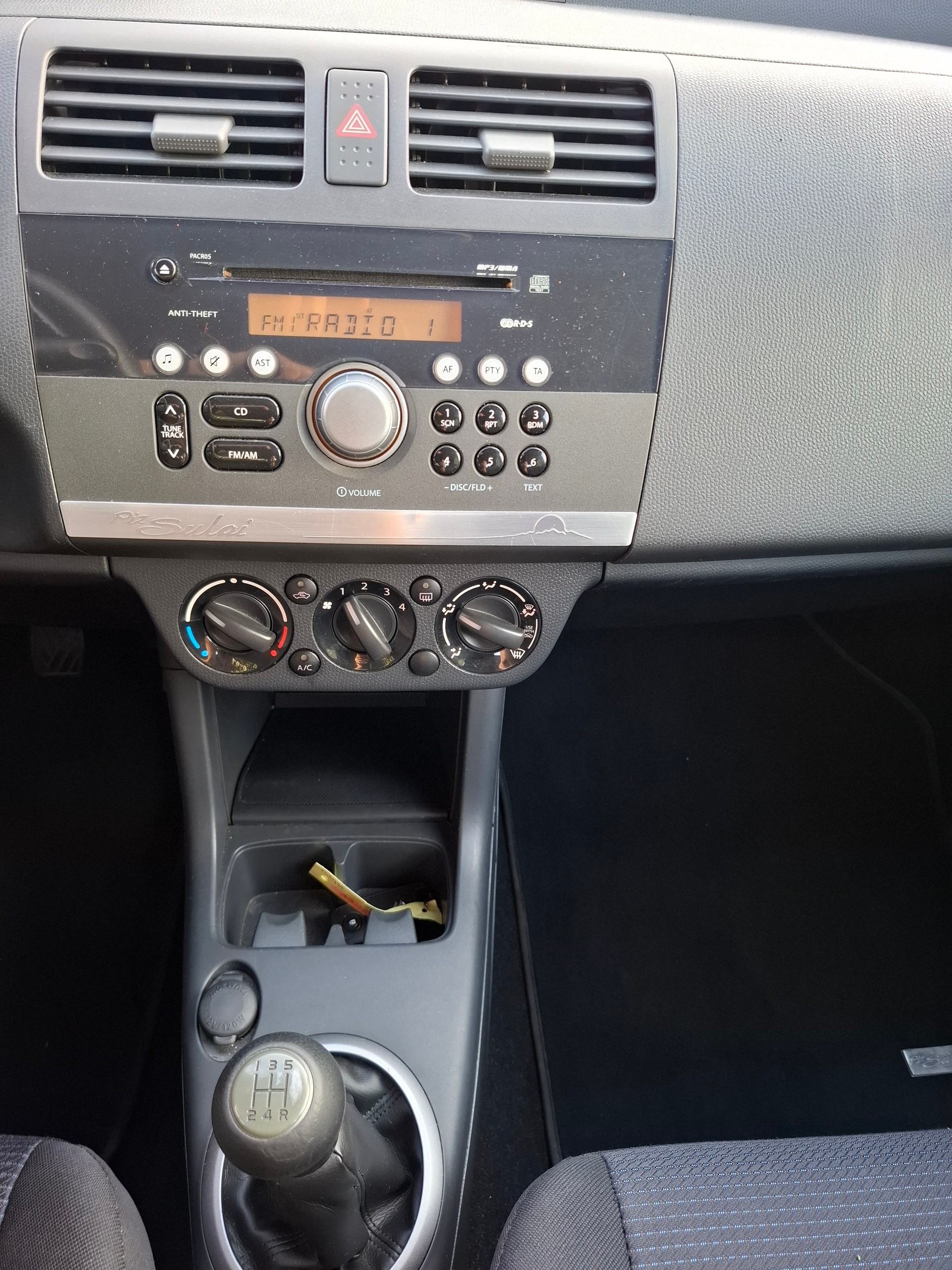 SUZUKI Swift 1.3i 16V GL Top Piz Sulai LE 4x4-image-12