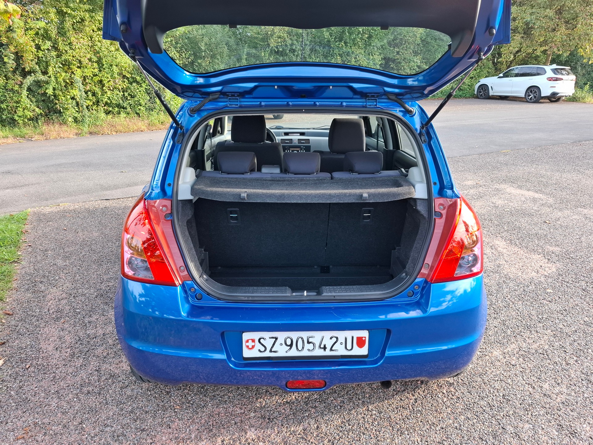 SUZUKI Swift 1.3i 16V GL Top Piz Sulai LE 4x4-image-8