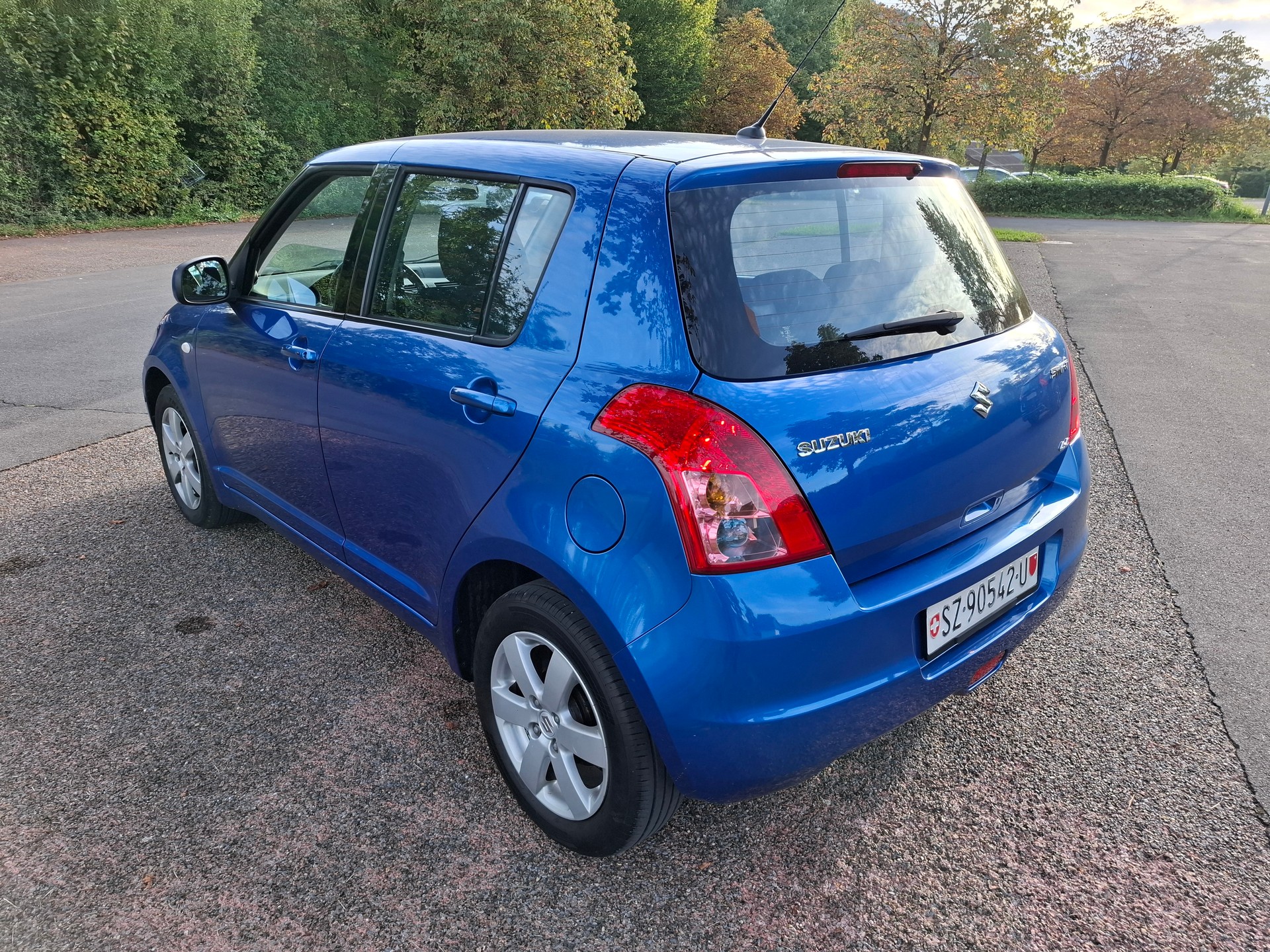 SUZUKI Swift 1.3i 16V GL Top Piz Sulai LE 4x4-image-6