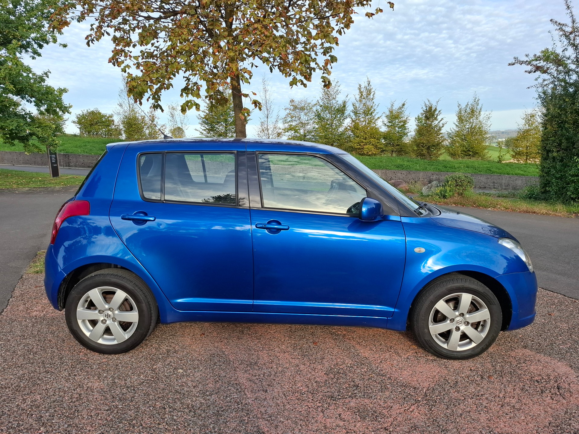 SUZUKI Swift 1.3i 16V GL Top Piz Sulai LE 4x4-image-4
