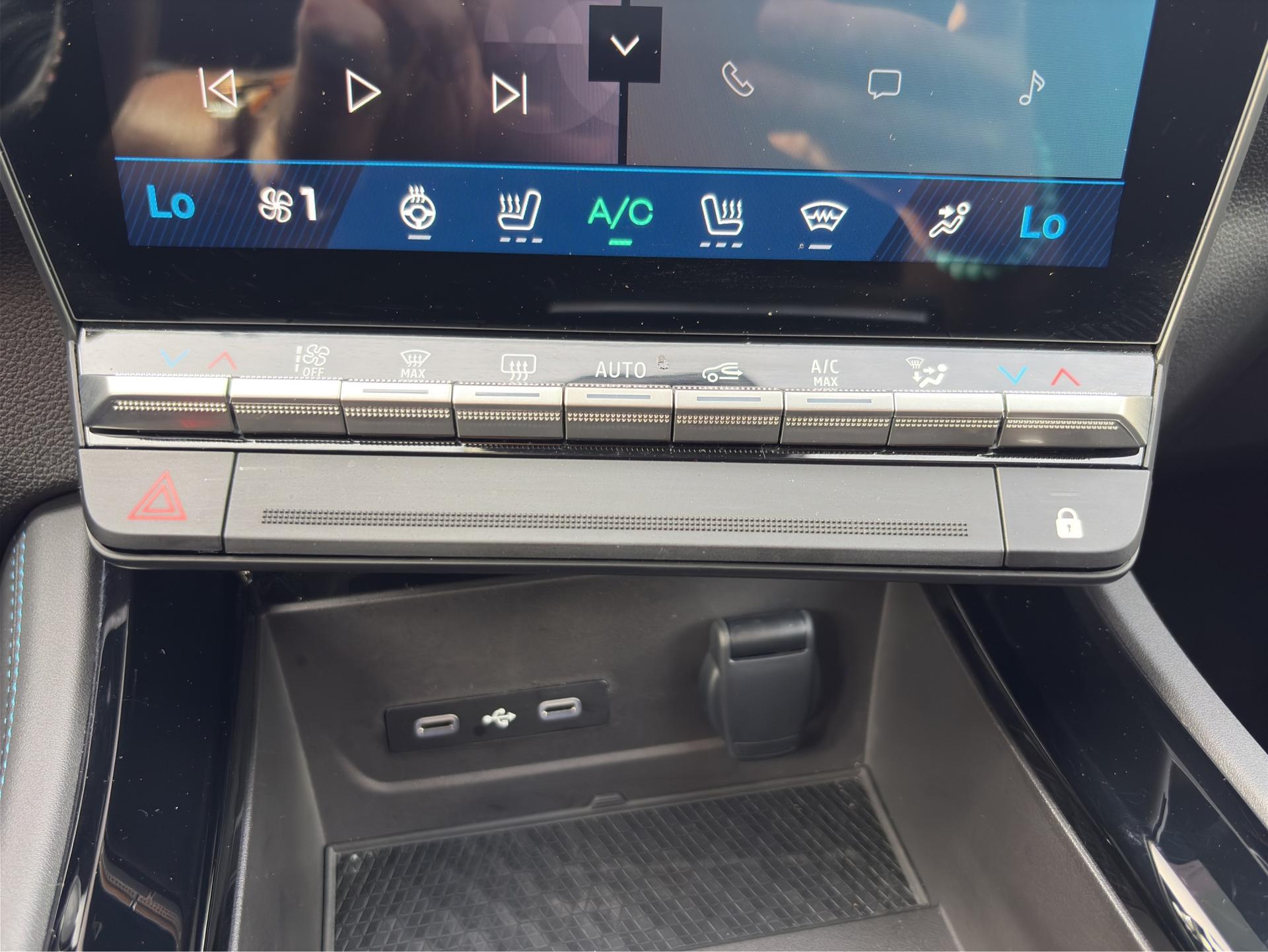 RENAULT Rafale 1.2 E-Tech Hybrid 200 Esprit Alpine-image-11