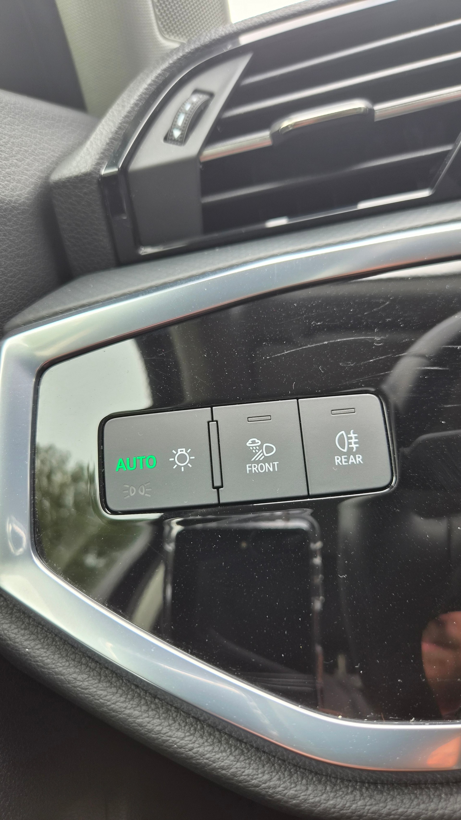 AUDI Q3 35 TFSI Attraction S-tronic-image-13