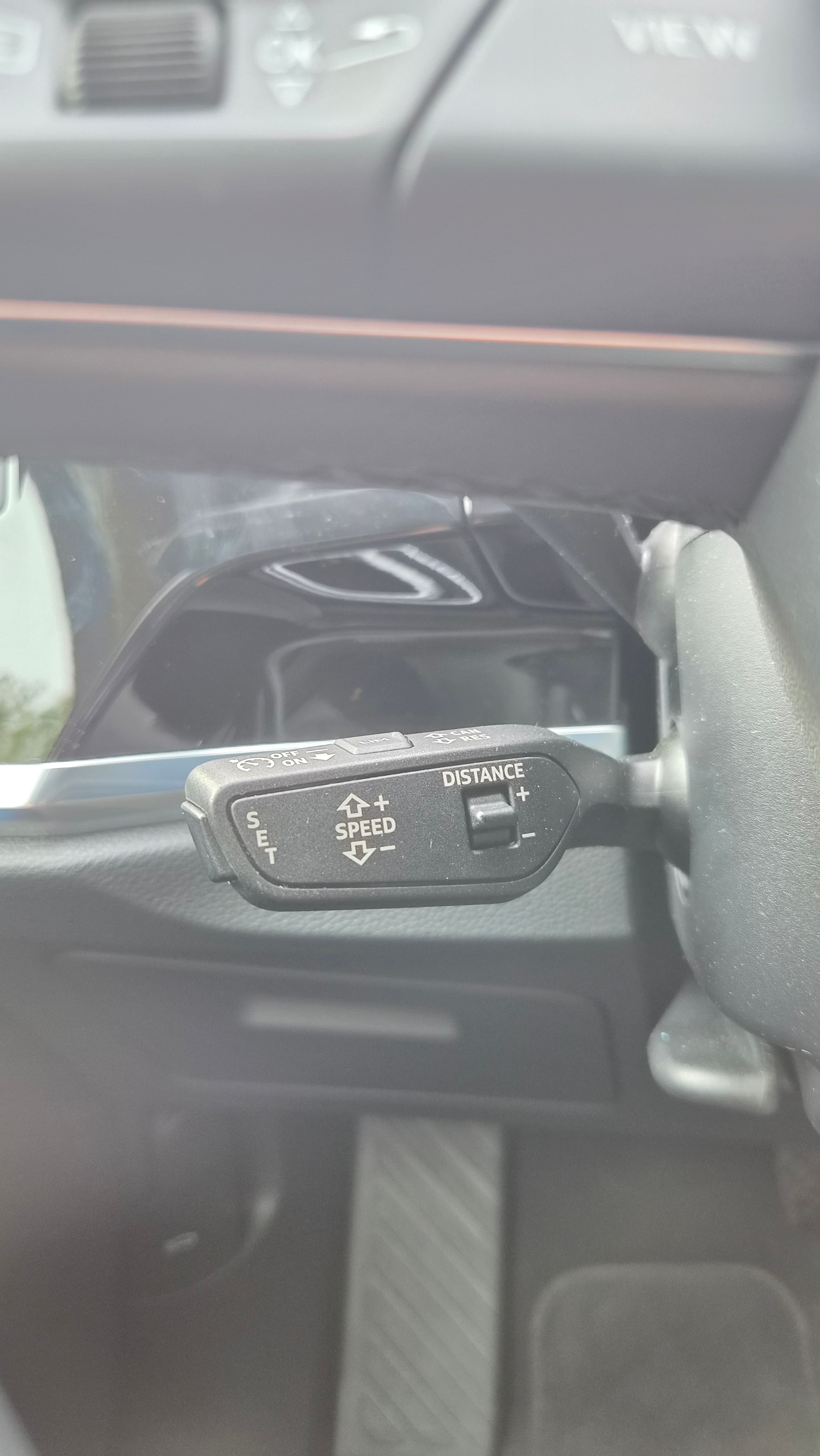 AUDI Q3 35 TFSI Attraction S-tronic-image-12