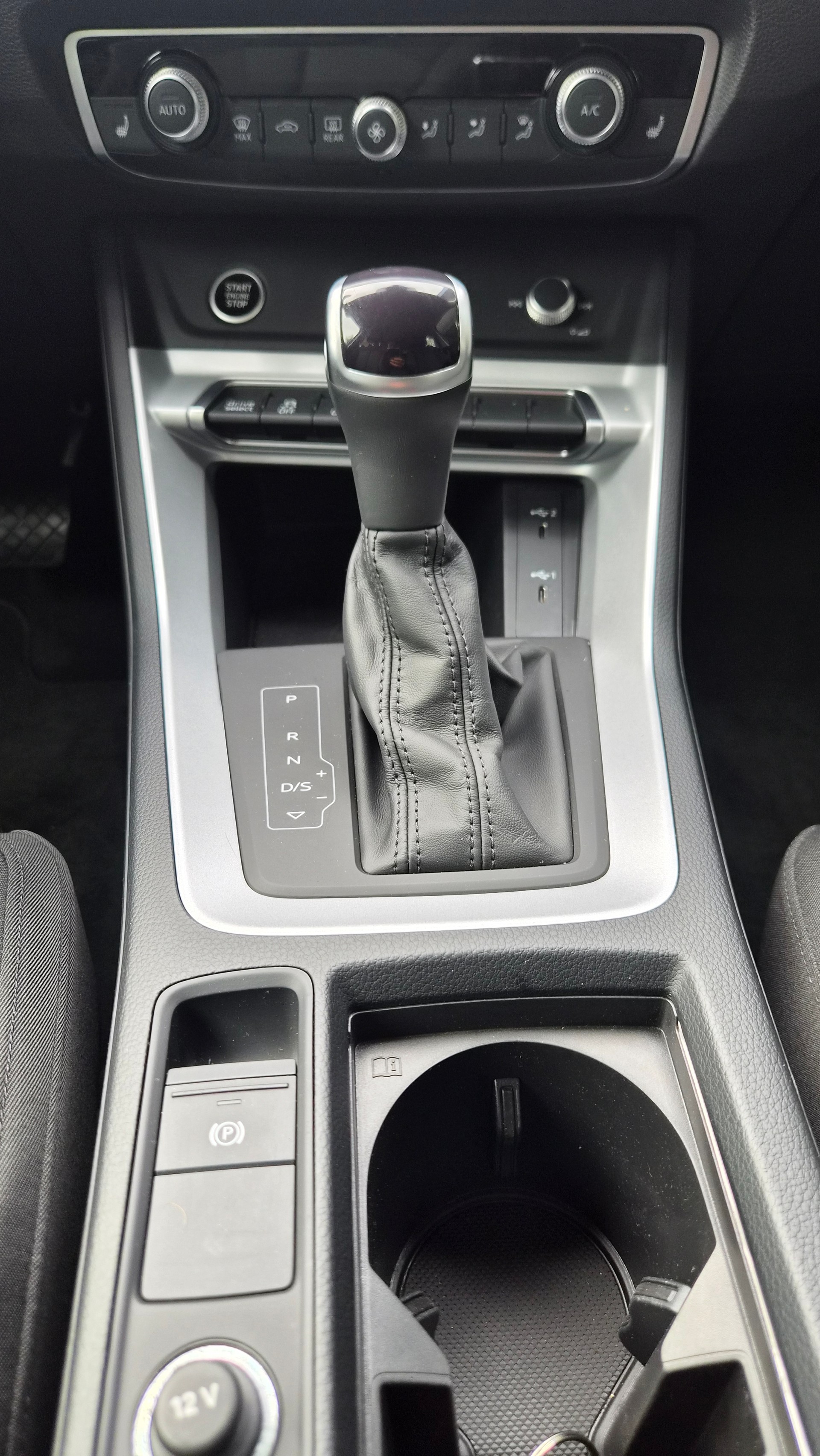 AUDI Q3 35 TFSI Attraction S-tronic-image-9