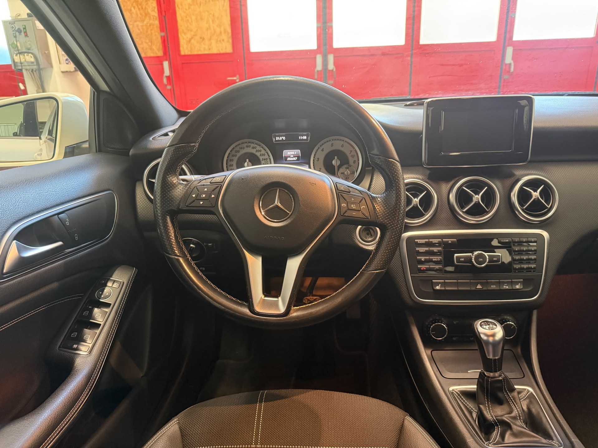 MERCEDES-BENZ A 180 Urban-image-14