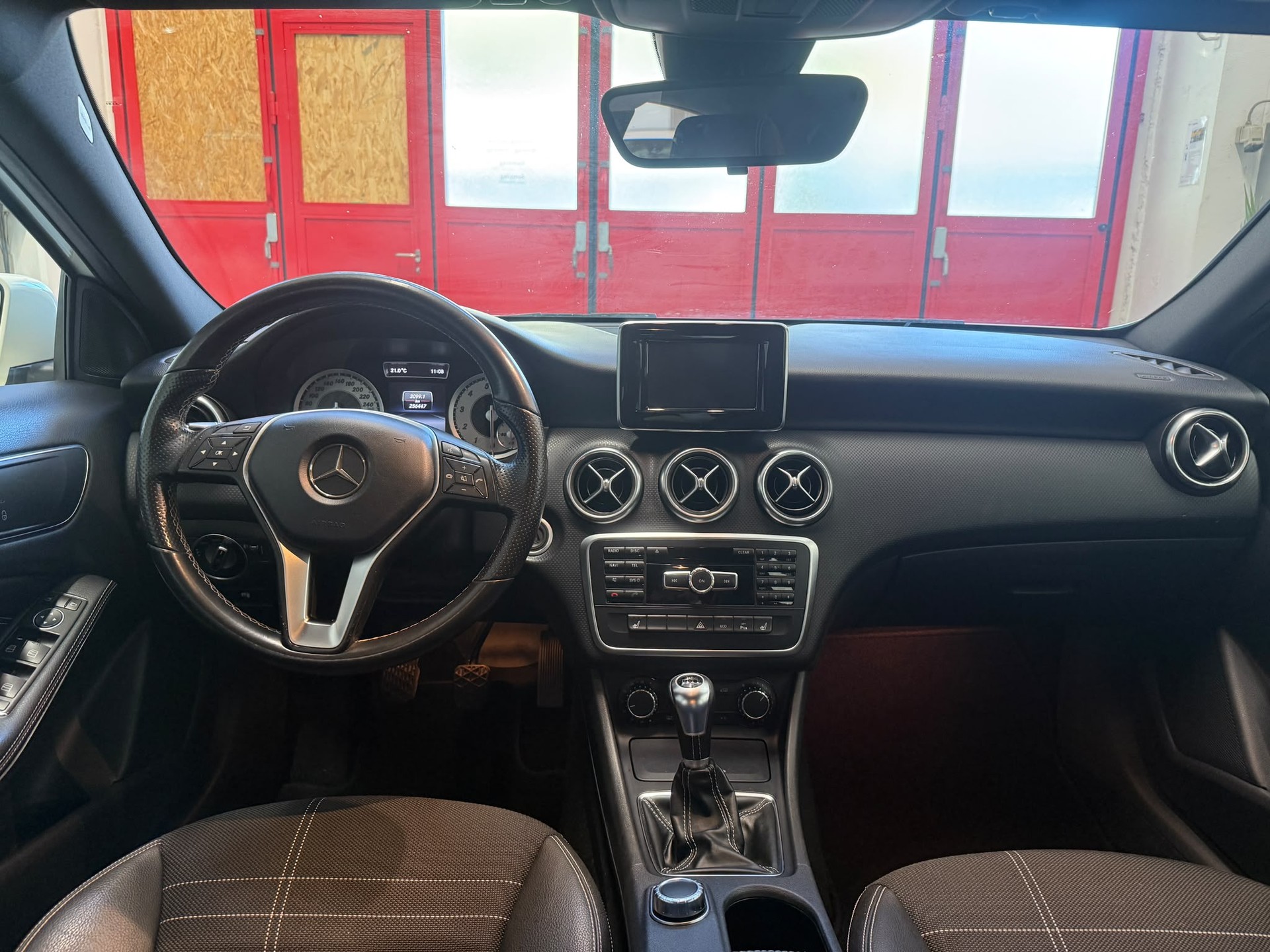 MERCEDES-BENZ A 180 Urban-image-13