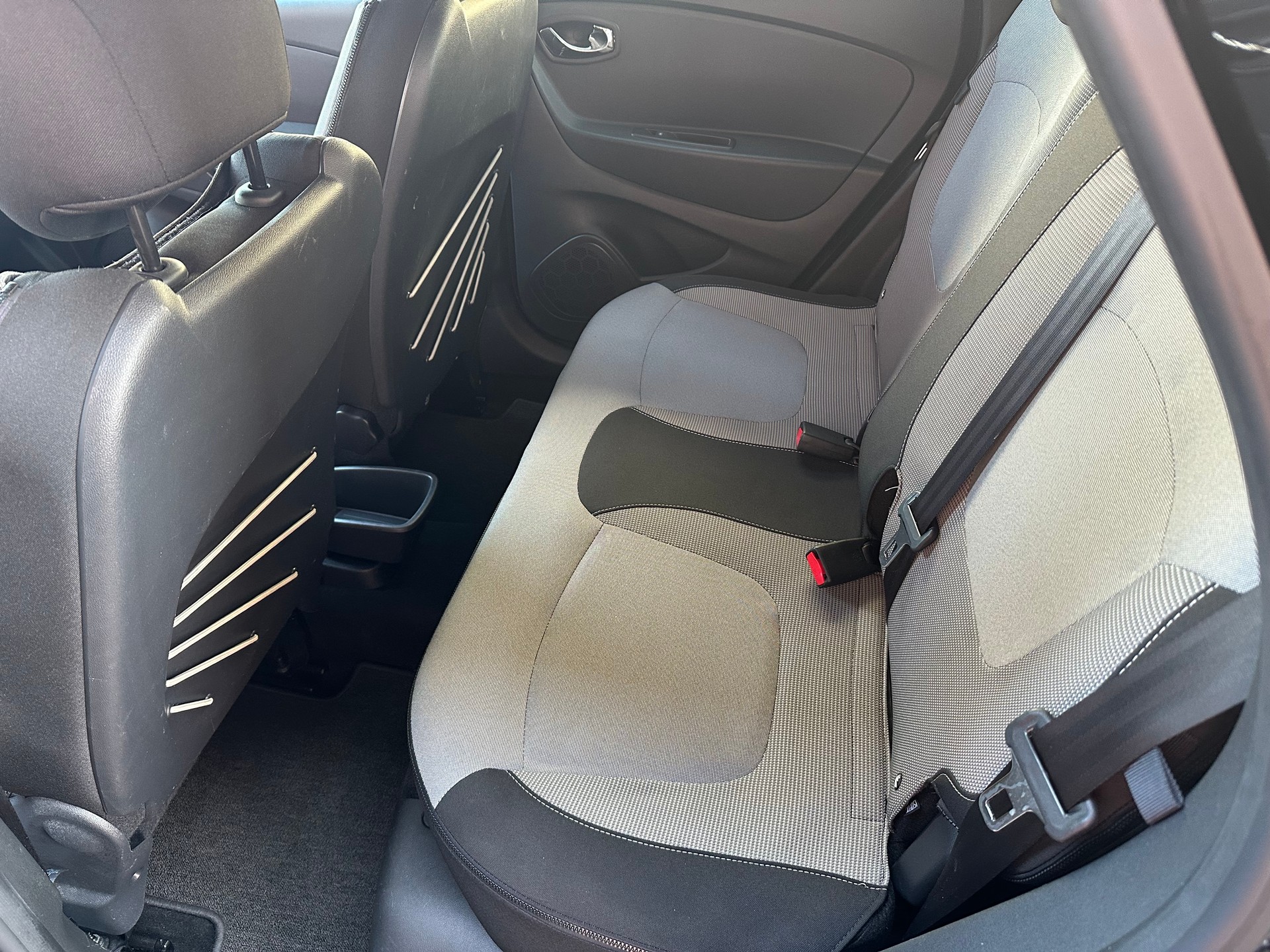 RENAULT Captur 1.5 dCi Privilège EDC-image-10