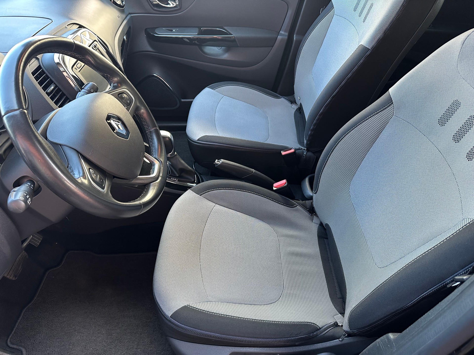 RENAULT Captur 1.5 dCi Privilège EDC-image-8