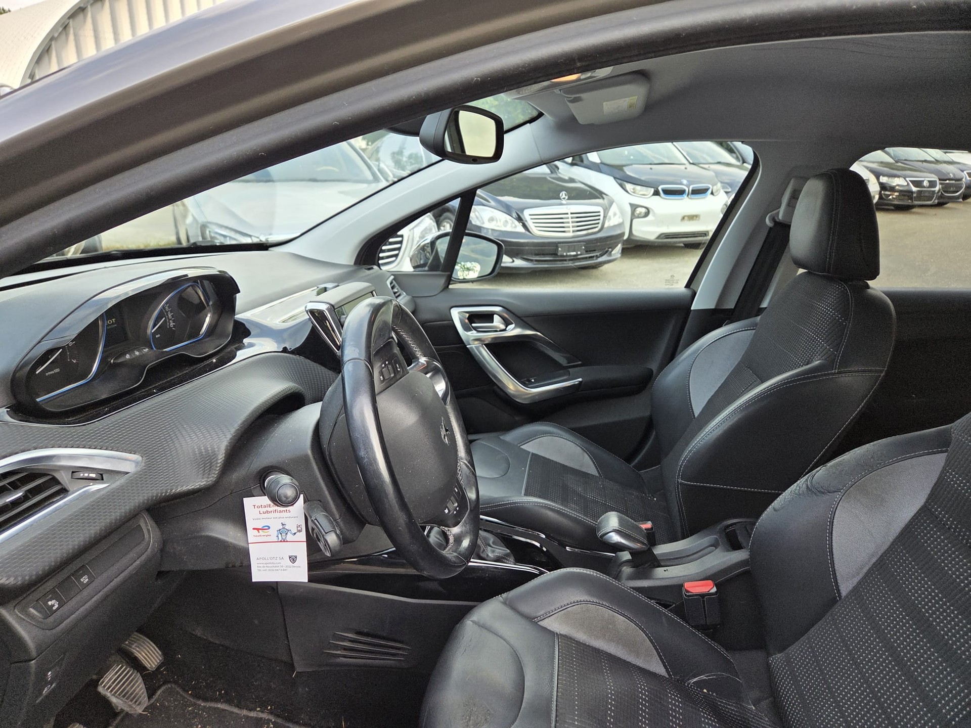 PEUGEOT 2008 1.2 PureTech Allure-image-9