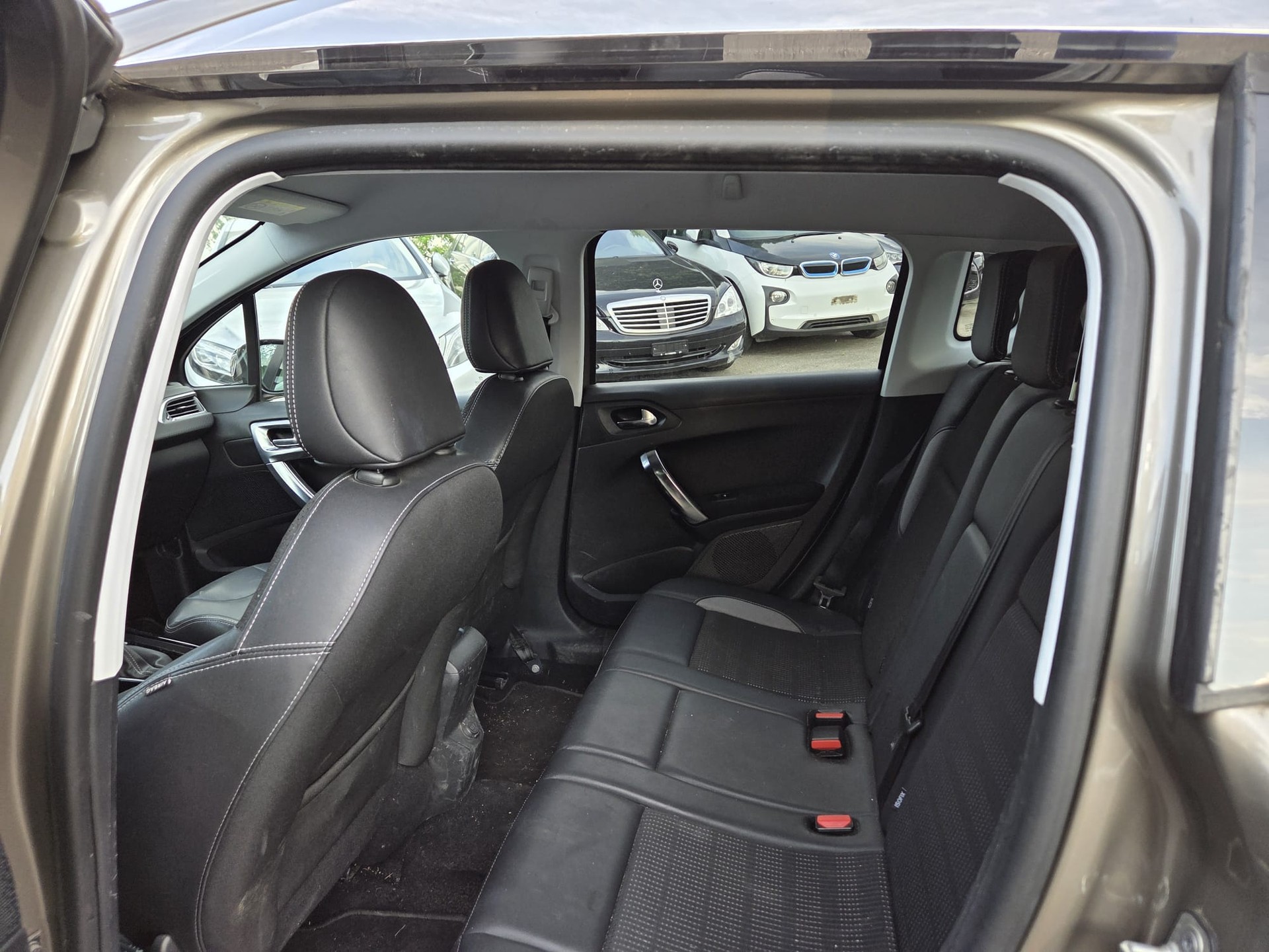 PEUGEOT 2008 1.2 PureTech Allure-image-11
